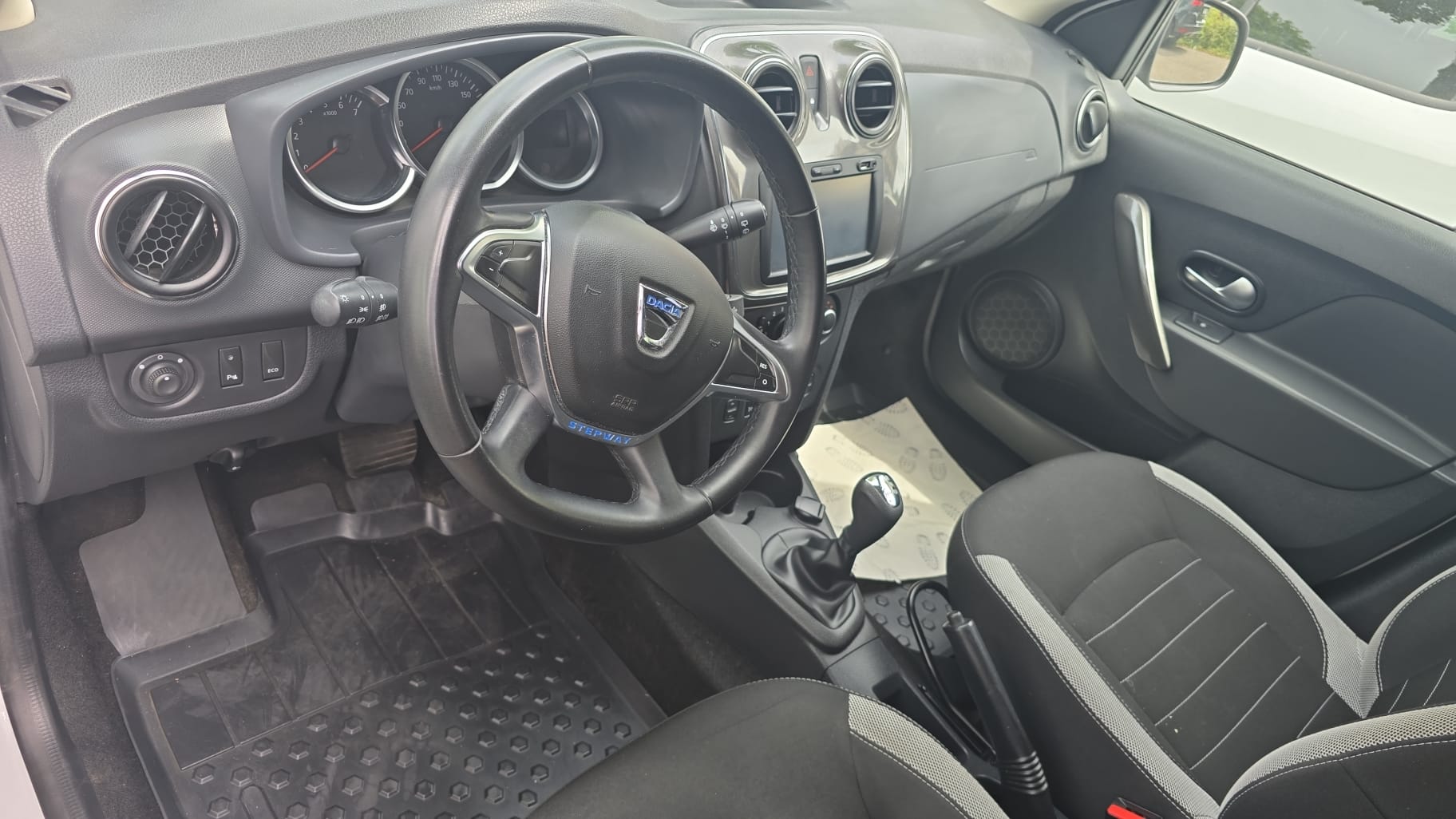 DACIA Logan MCV 0.9 Stepway Automatic Navi / 8 X / AUTOMAT / CH / full DACIA SERVICE-image-13