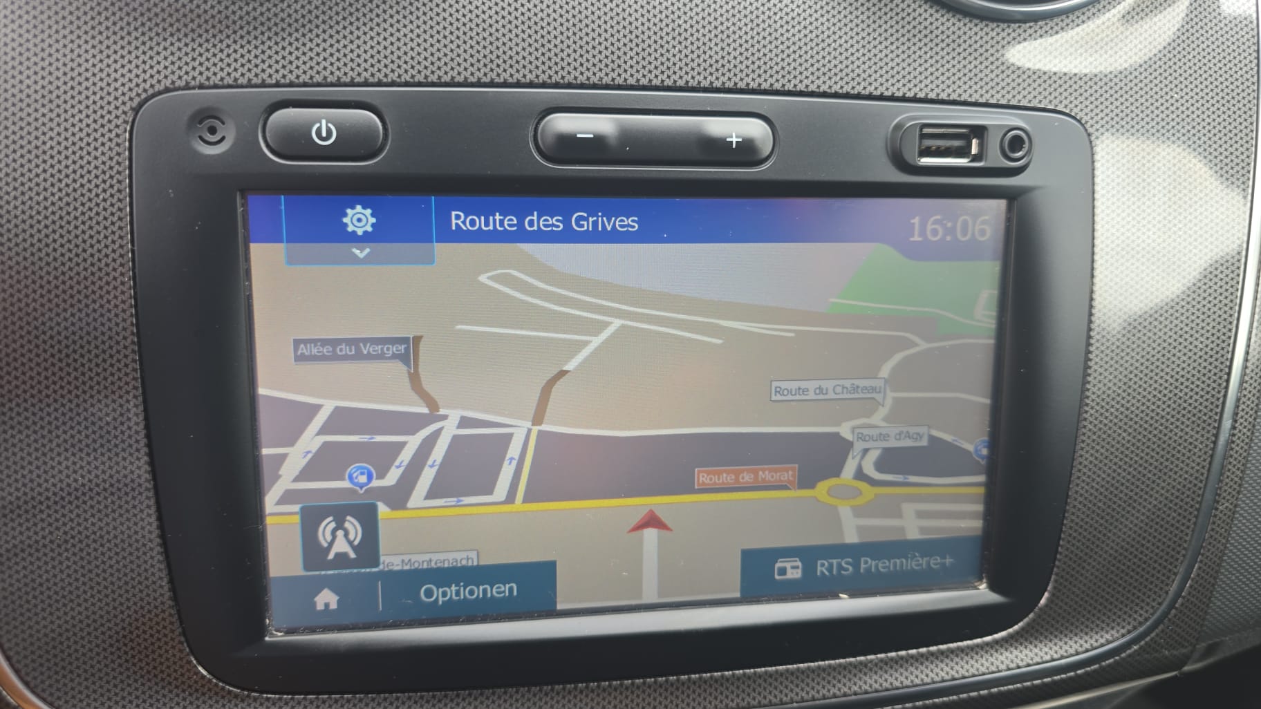 DACIA Logan MCV 0.9 Stepway Automatic Navi / 8 X / AUTOMAT / CH / full DACIA SERVICE-image-2