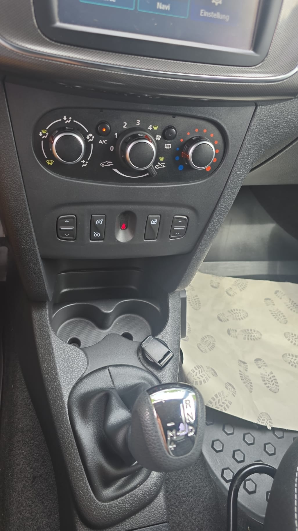 DACIA Logan MCV 0.9 Stepway Automatic Navi / 8 X / AUTOMAT / CH / full DACIA SERVICE-image-3