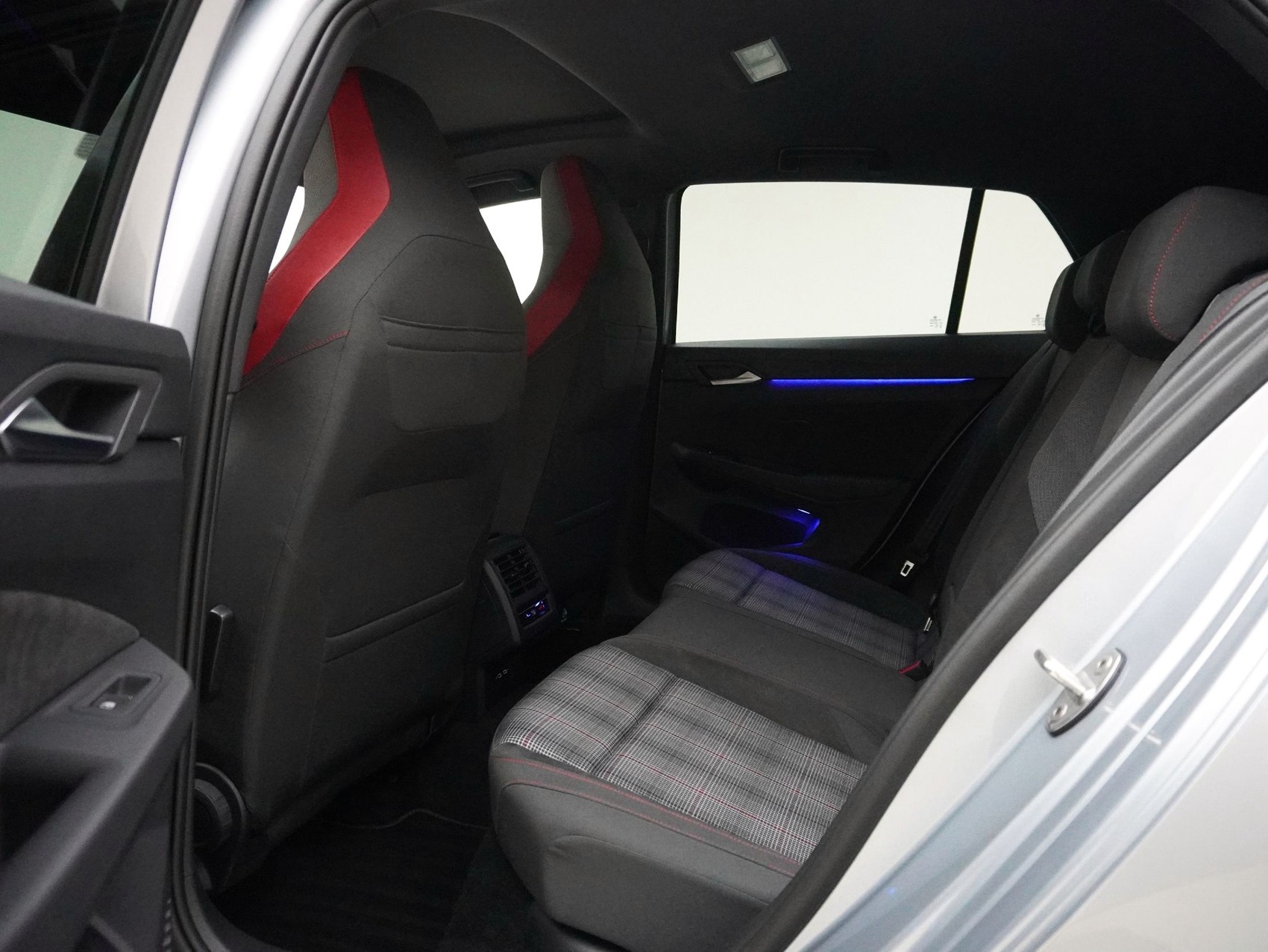 VW Golf 8.5 2.0 TSI DSG GTI Black Style (2025) ** Harman/Kardon / Head-Up / Panoramadach **-image-11
