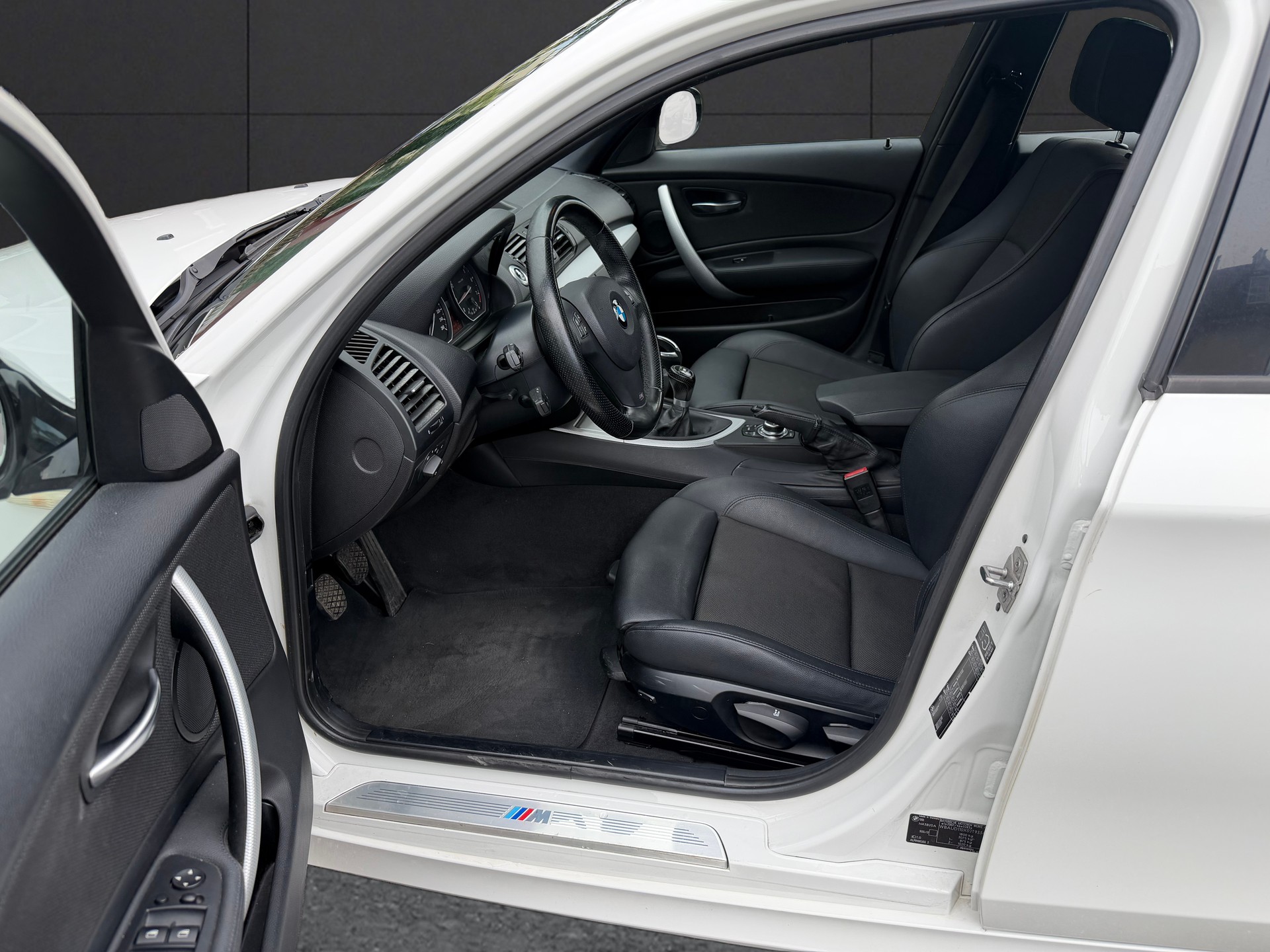 BMW 120i M Paket Dynamic Edition-image-6