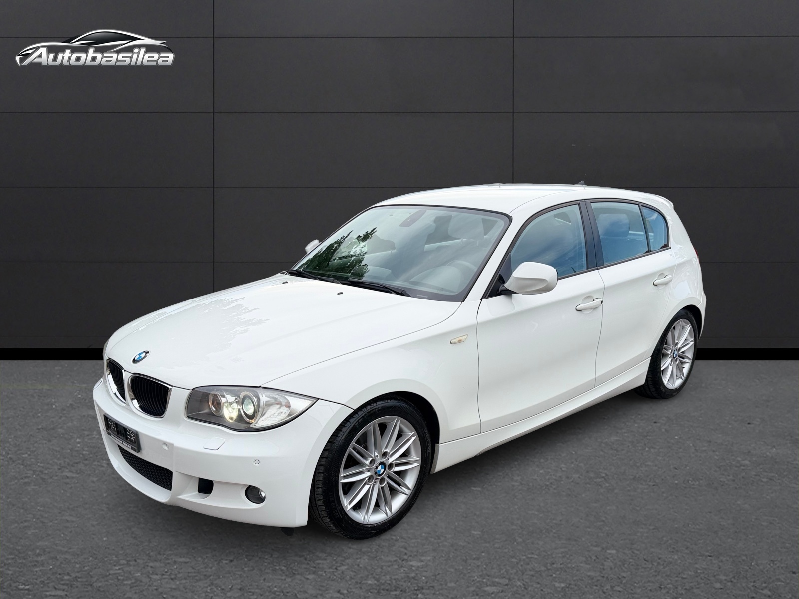 BMW 120i M Paket Dynamic Edition-image-1
