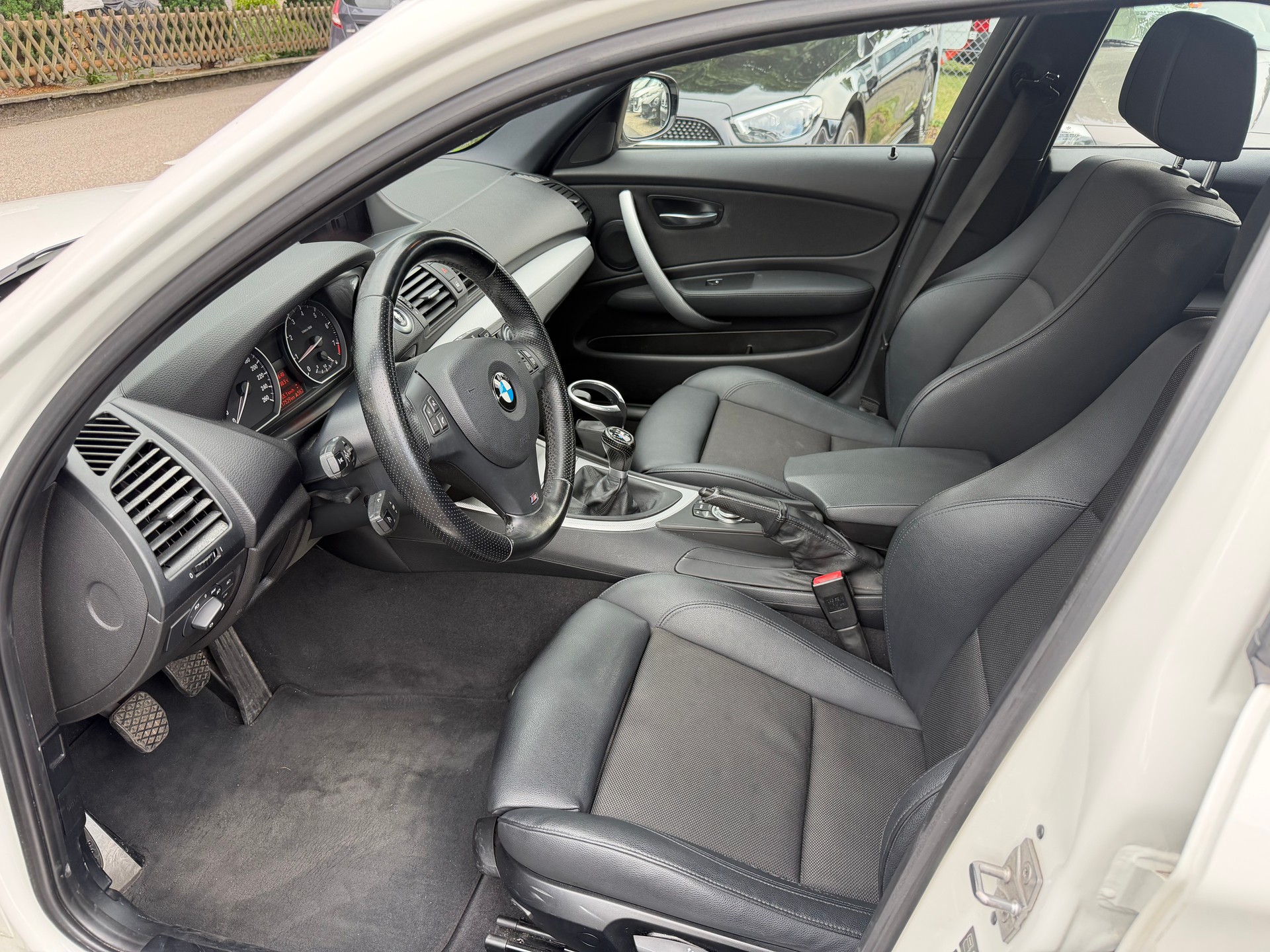 BMW 120i M Paket Dynamic Edition-image-7