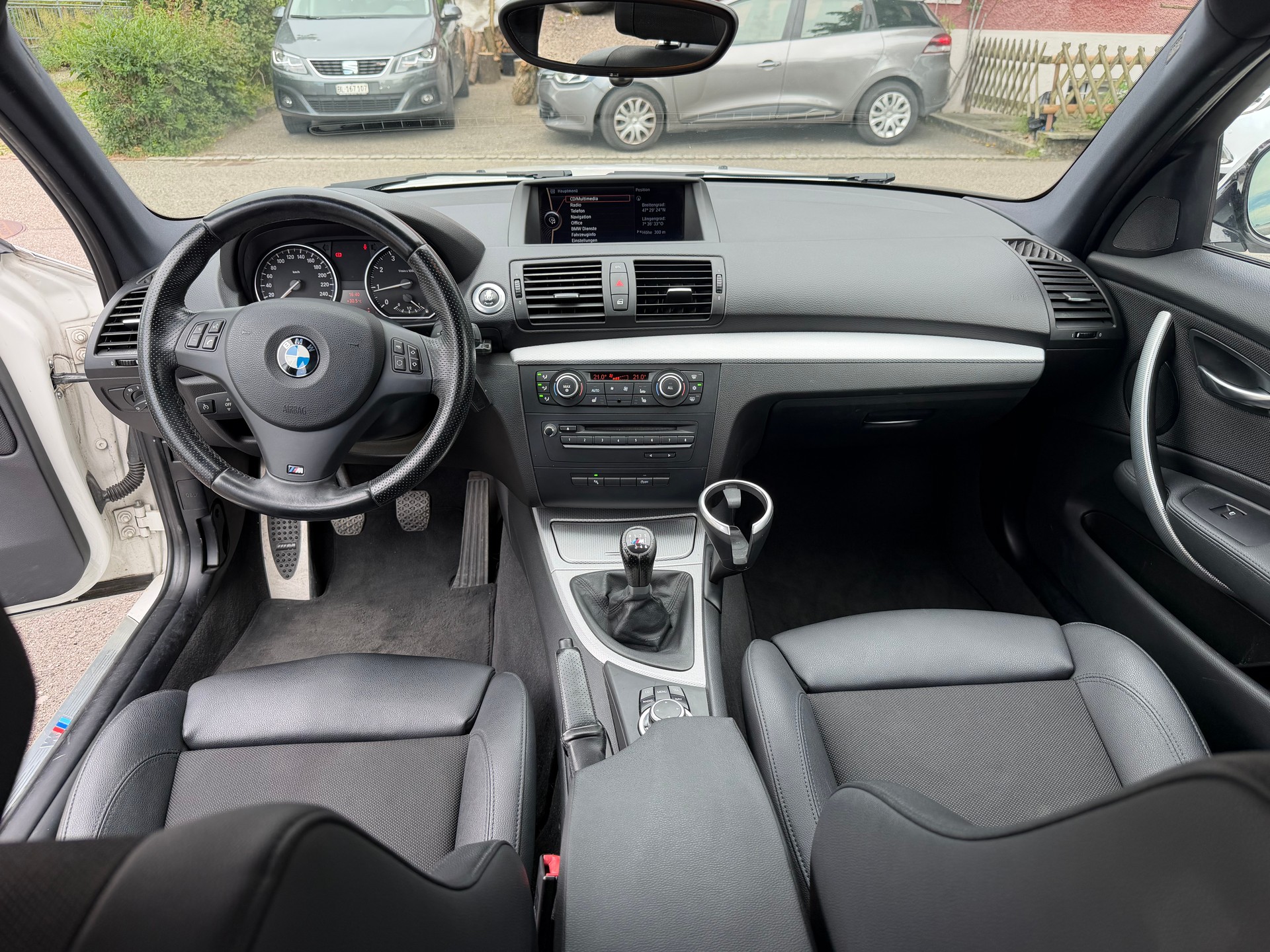 BMW 120i M Paket Dynamic Edition-image-9