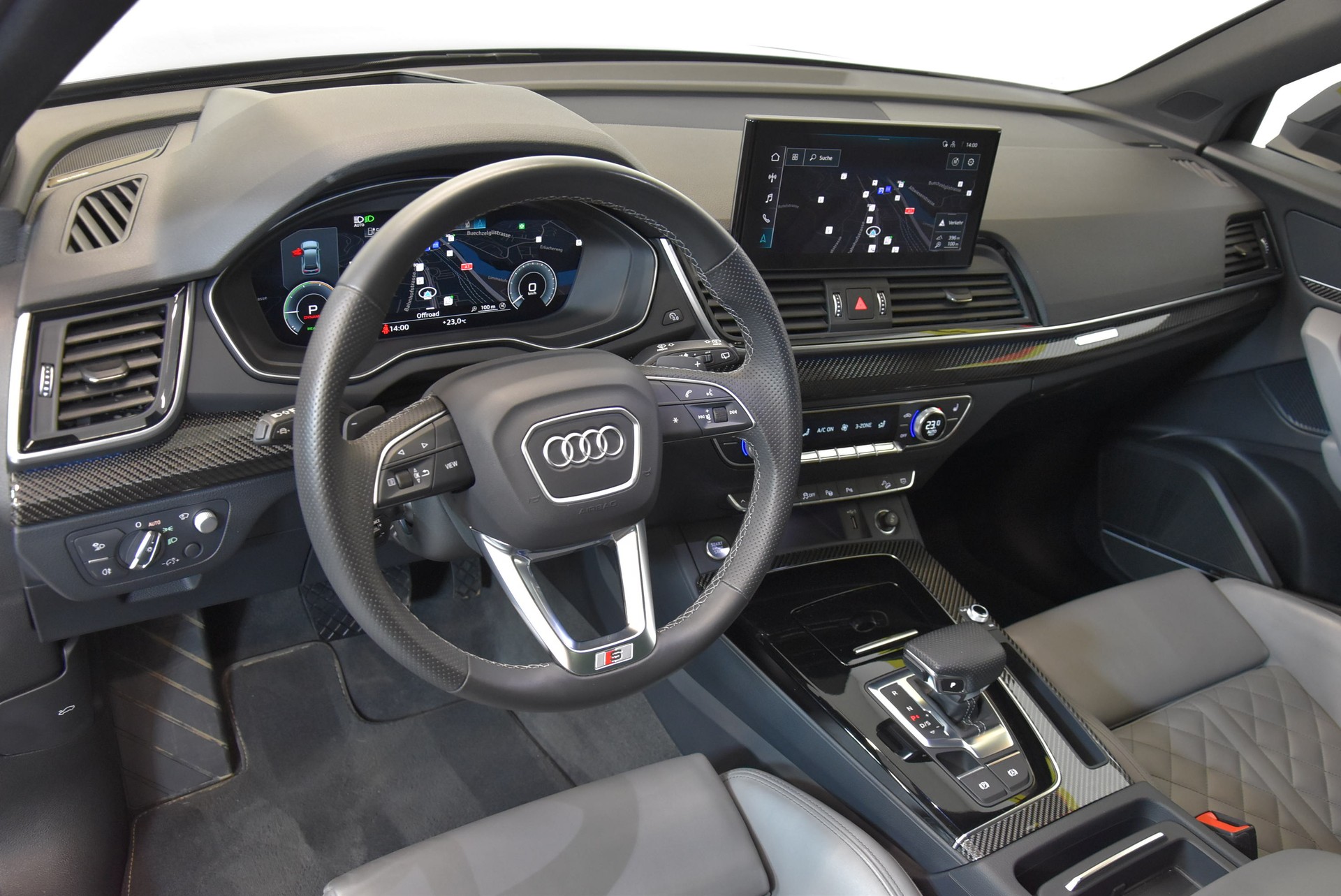 AUDI Q5 55 TFSI e PHEV S line quattro S-tronic-image-2