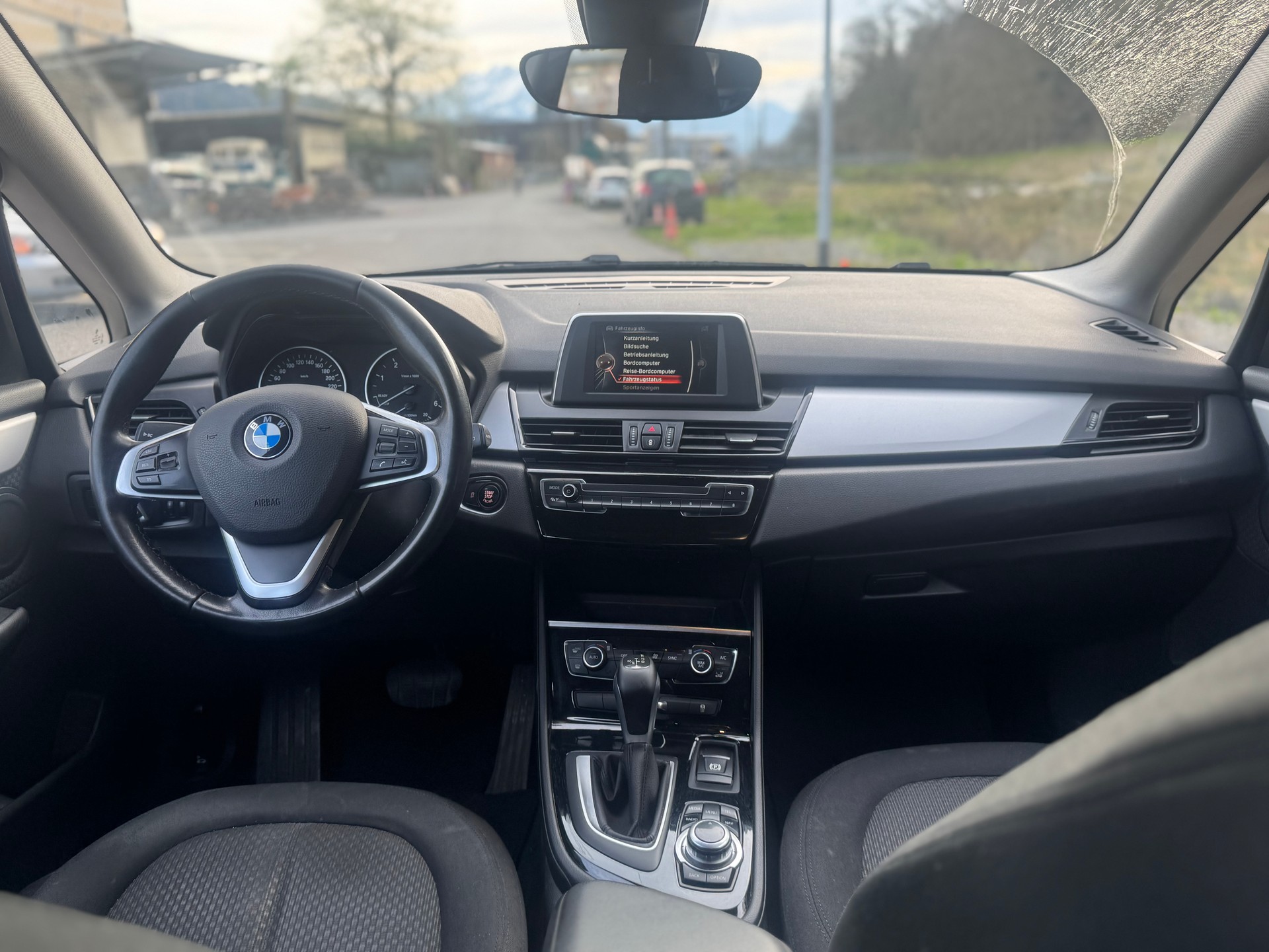 BMW 218d Active Tourer Sport Line-image-8