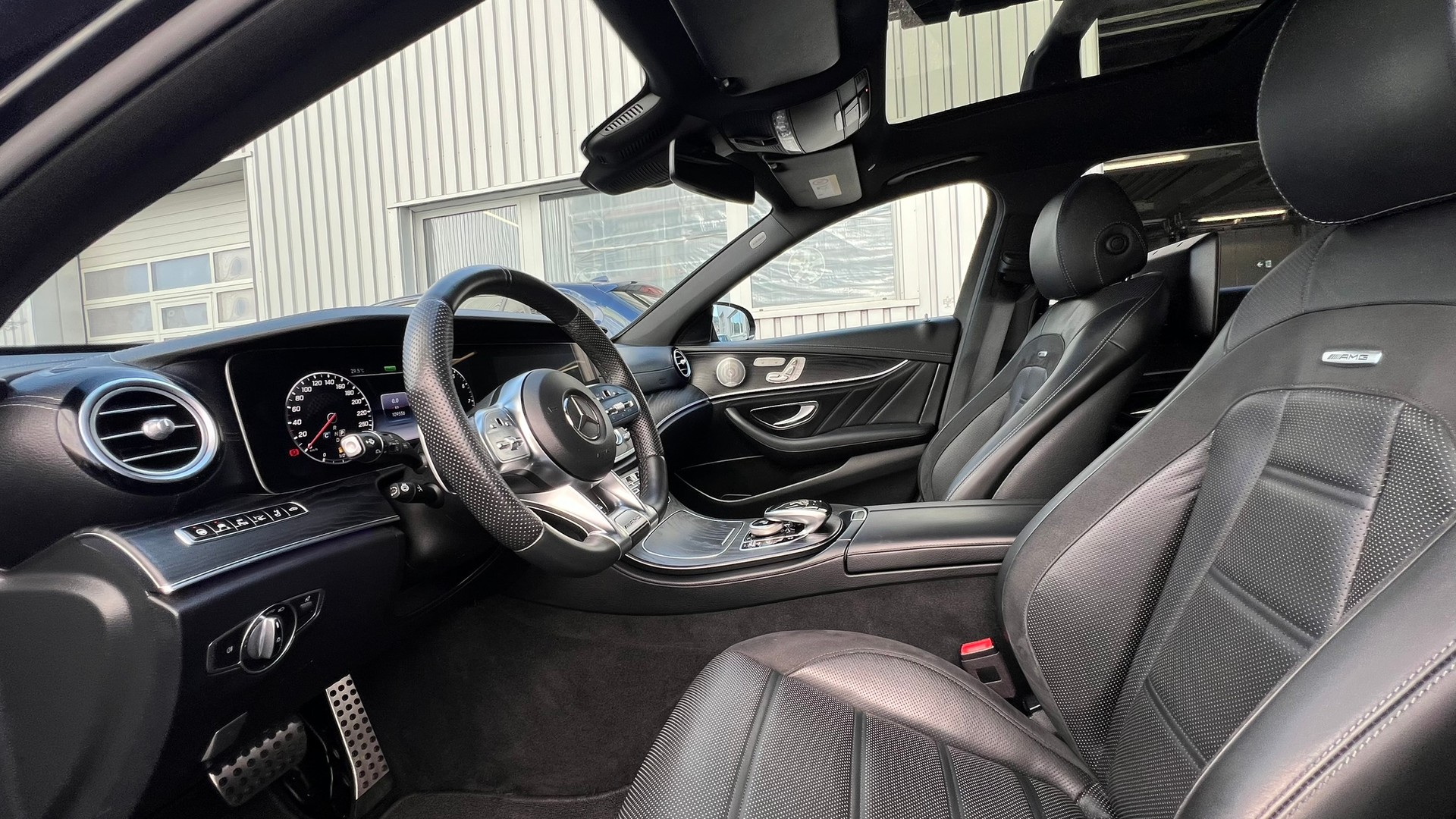 MERCEDES-BENZ E 53 AMG 4MATIC 9G-TRONIC BLACK l 435 PS-image-22