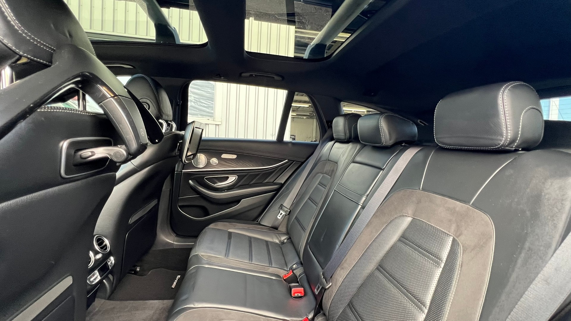 MERCEDES-BENZ E 53 AMG 4MATIC 9G-TRONIC BLACK l 435 PS-image-27