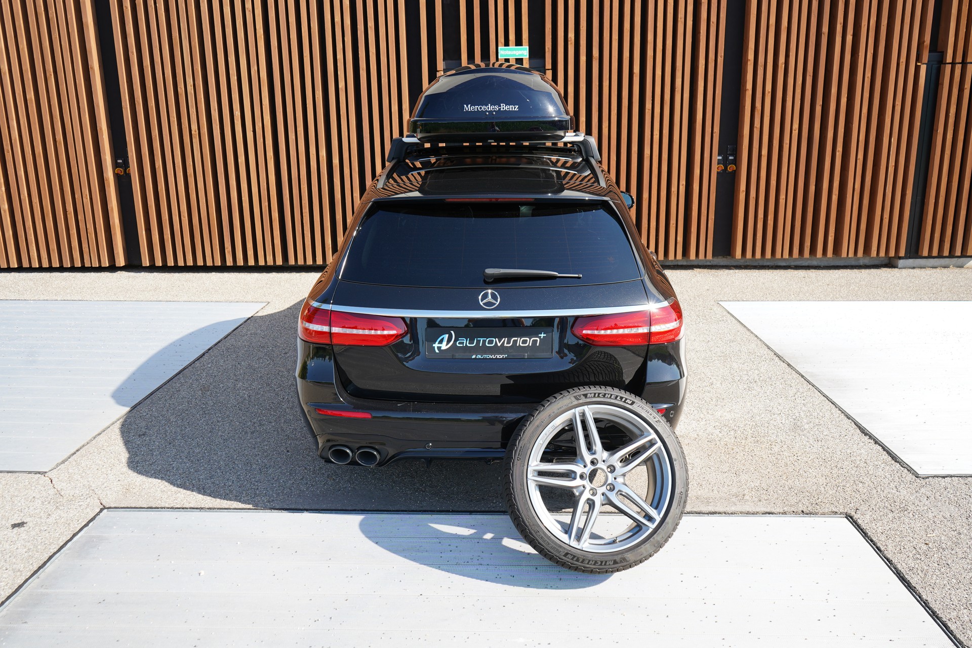 MERCEDES-BENZ E 53 AMG 4MATIC 9G-TRONIC BLACK l 435 PS-image-16