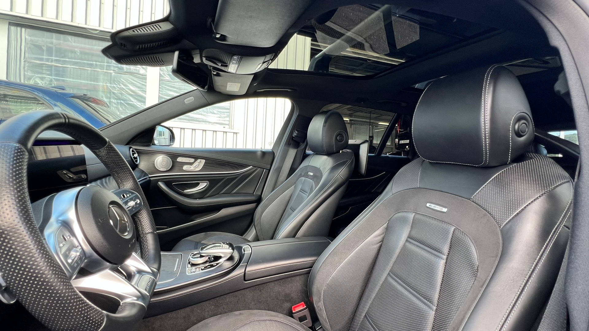 MERCEDES-BENZ E 53 AMG 4MATIC 9G-TRONIC BLACK l 435 PS-image-24