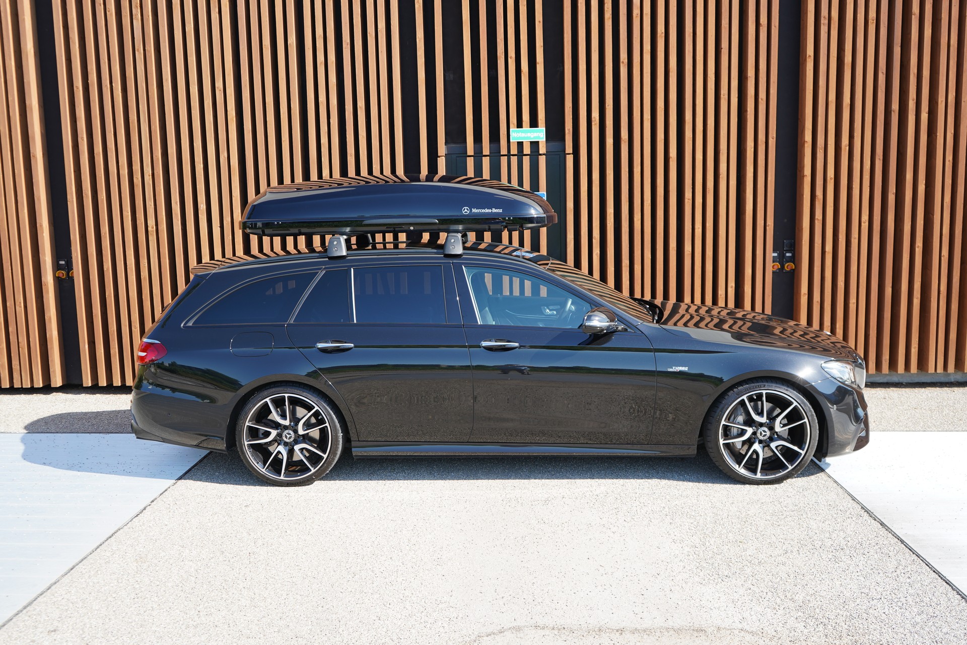 MERCEDES-BENZ E 53 AMG 4MATIC 9G-TRONIC BLACK l 435 PS-image-2