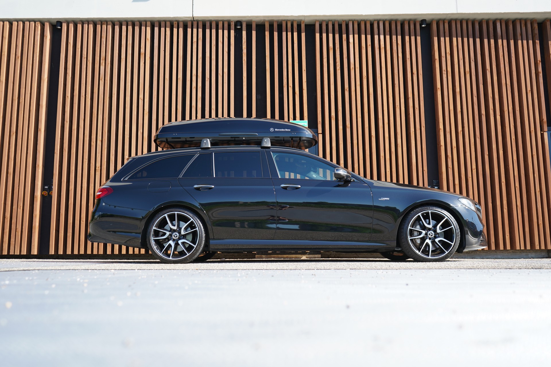MERCEDES-BENZ E 53 AMG 4MATIC 9G-TRONIC BLACK l 435 PS-image-0