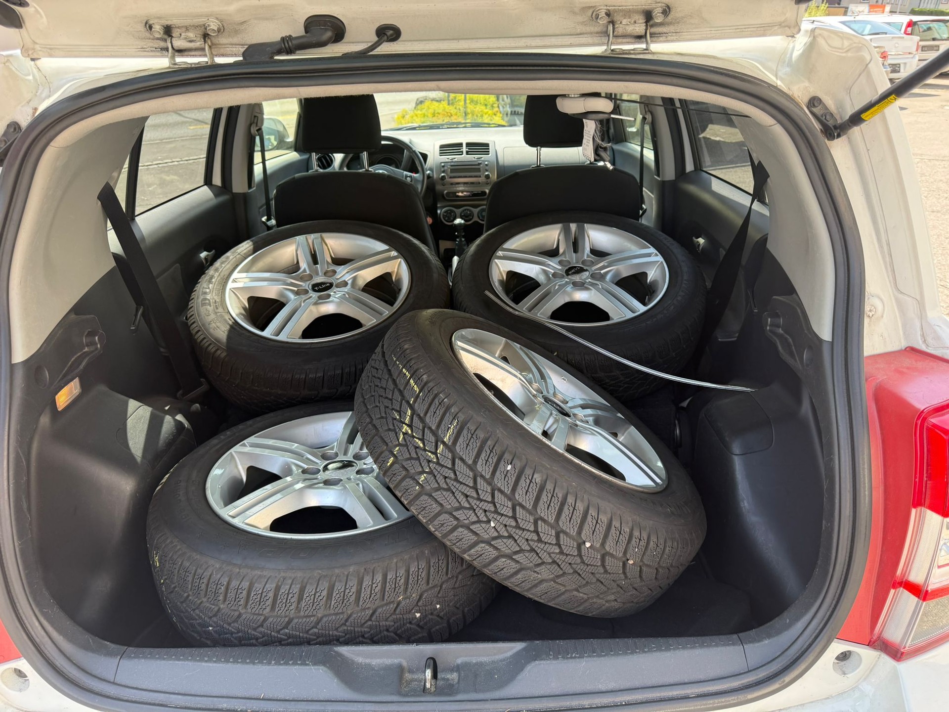 TOYOTA UrbanCruiser 1.4 D-4D Linea Sol 4WD-image-7
