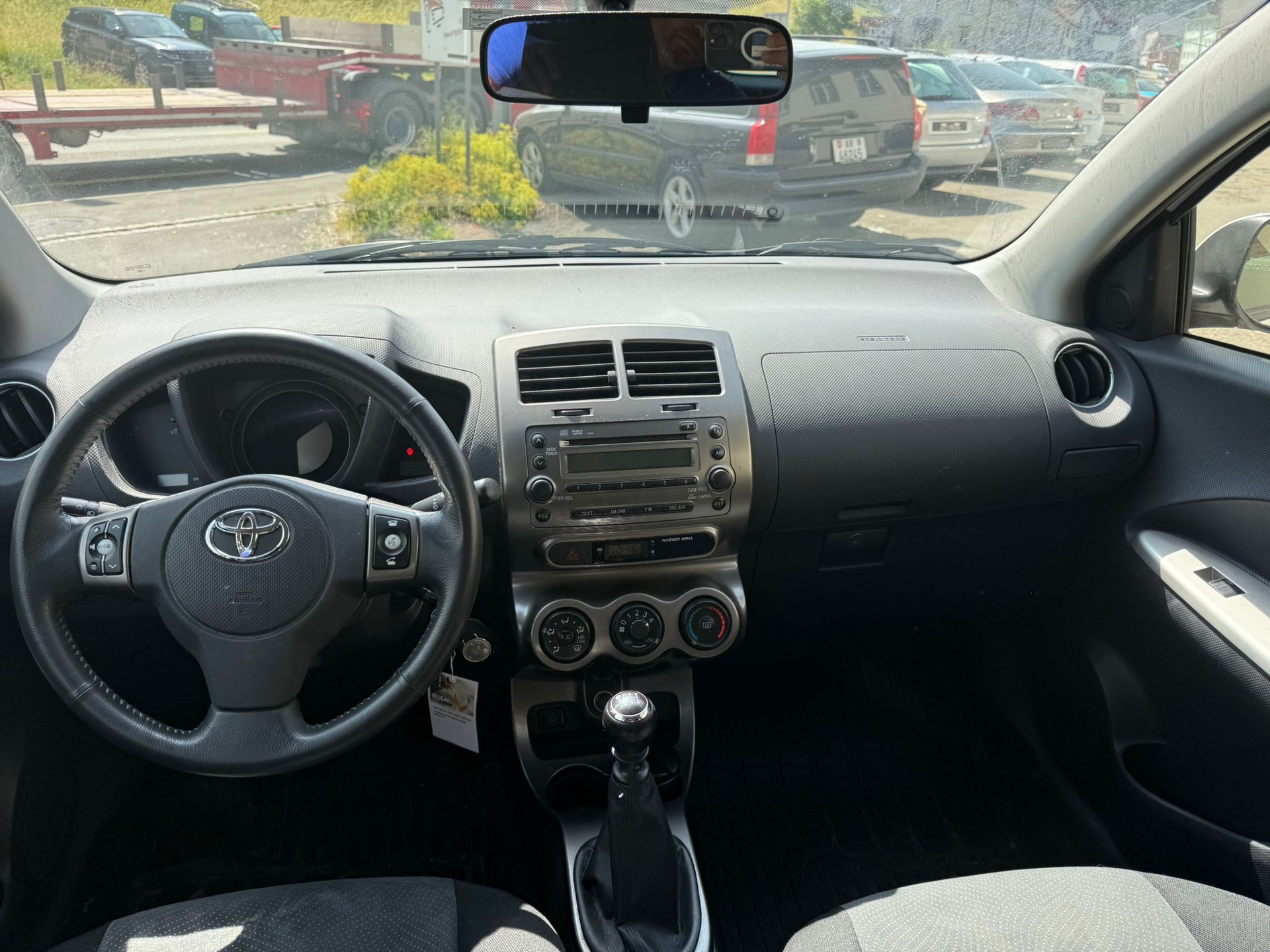 TOYOTA UrbanCruiser 1.4 D-4D Linea Sol 4WD-image-8