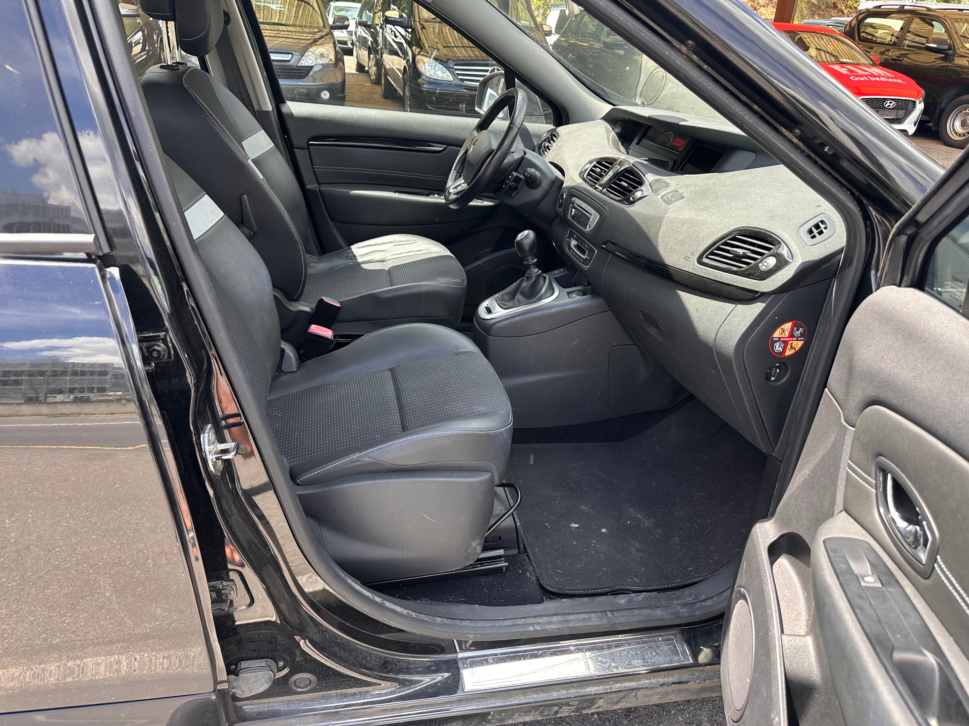 RENAULT Scénic 1.2 16V Turbo Swiss Edition-image-7
