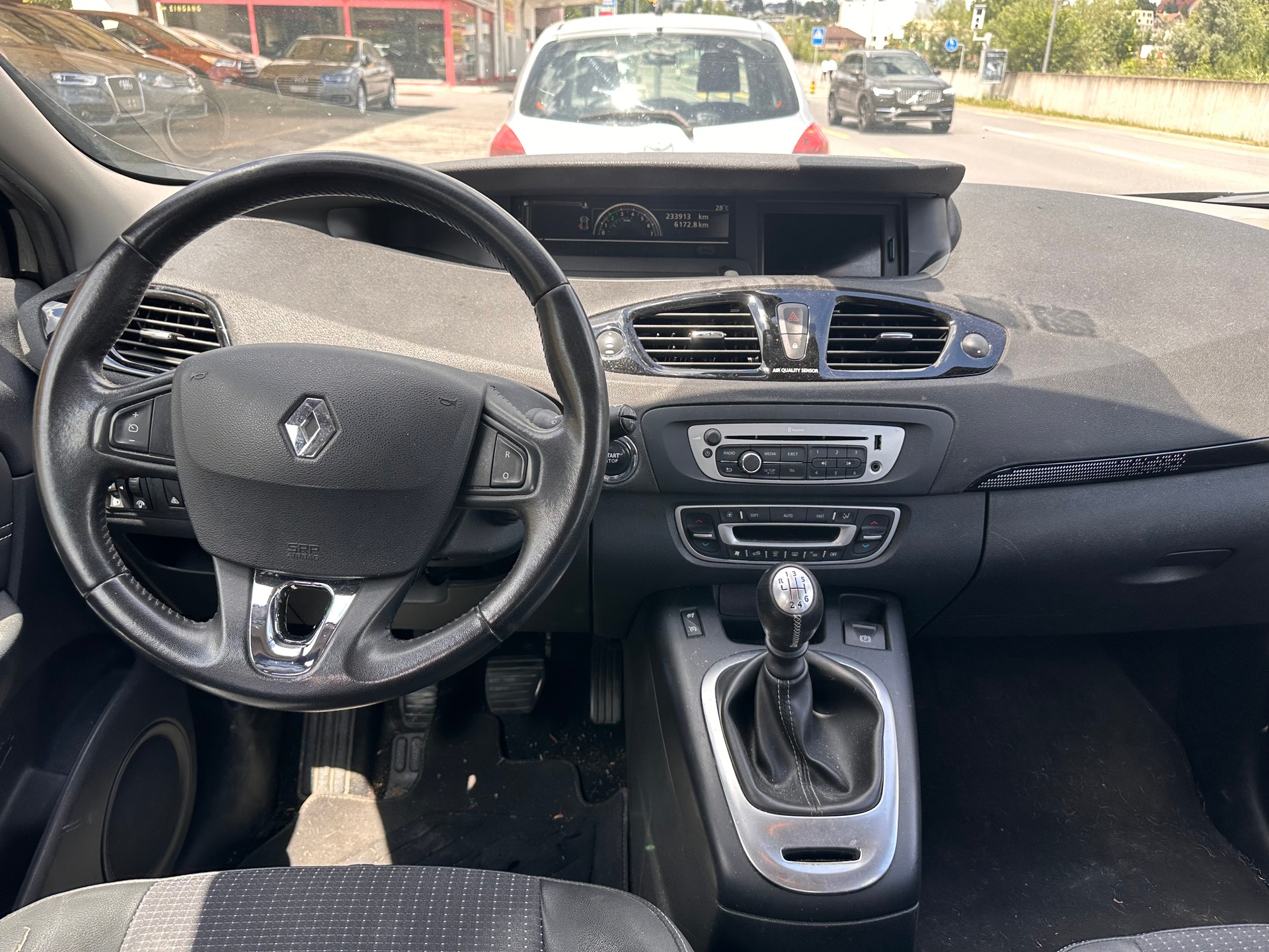 RENAULT Scénic 1.2 16V Turbo Swiss Edition-image-12