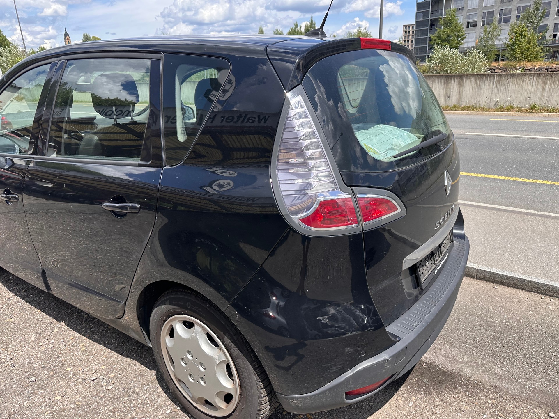 RENAULT Scénic 1.2 16V Turbo Swiss Edition-image-3