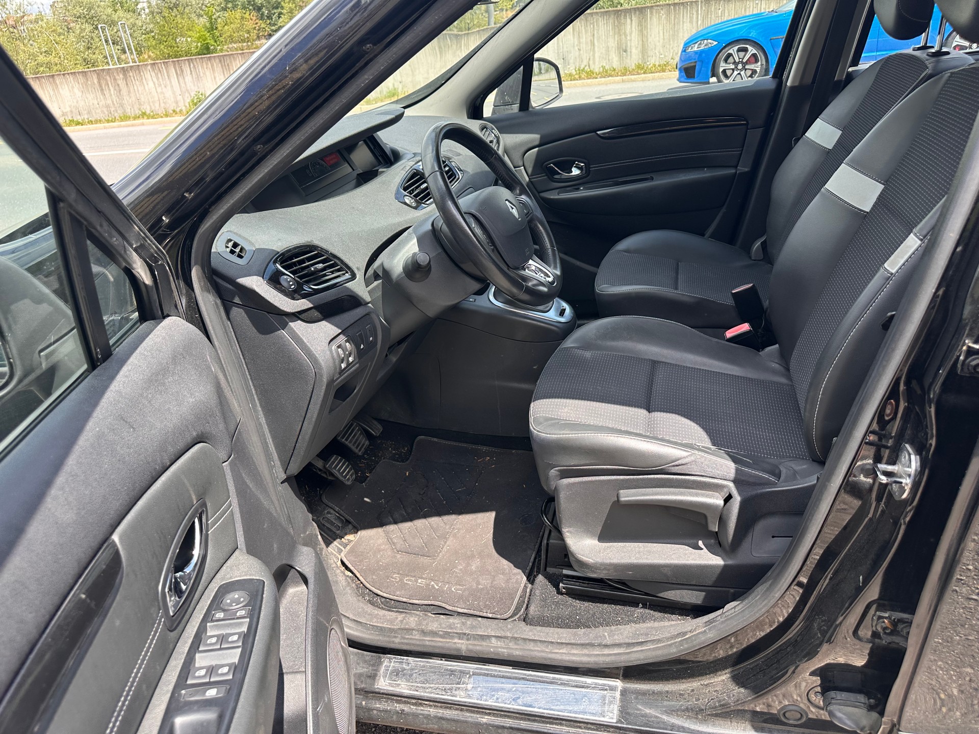 RENAULT Scénic 1.2 16V Turbo Swiss Edition-image-13