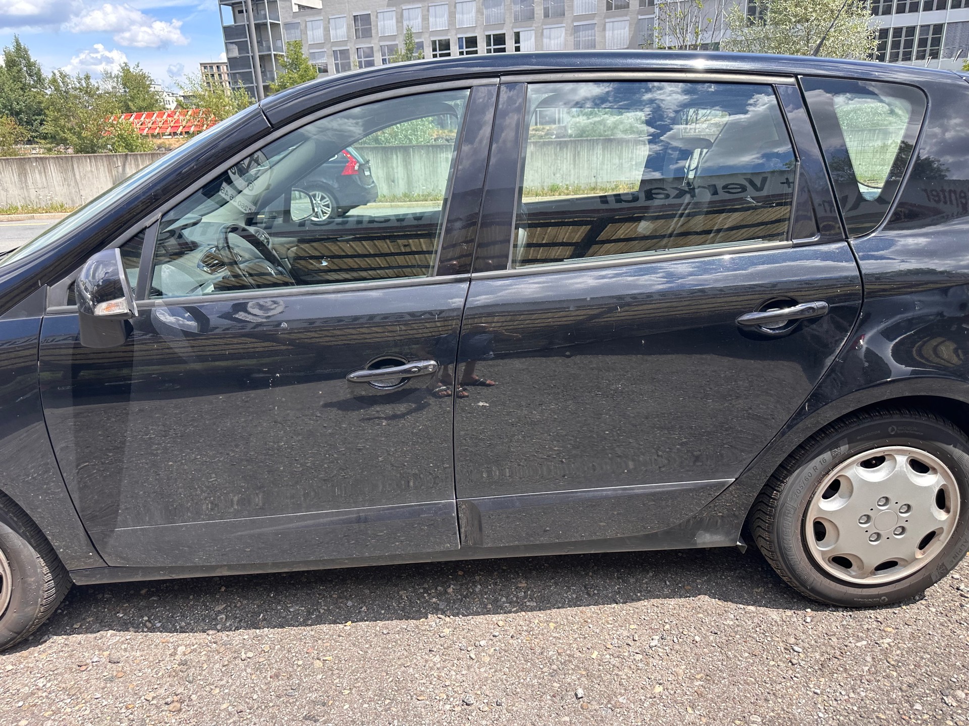 RENAULT Scénic 1.2 16V Turbo Swiss Edition-image-2