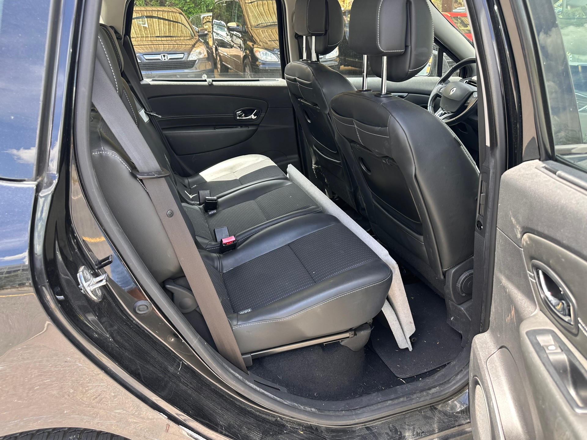 RENAULT Scénic 1.2 16V Turbo Swiss Edition-image-8