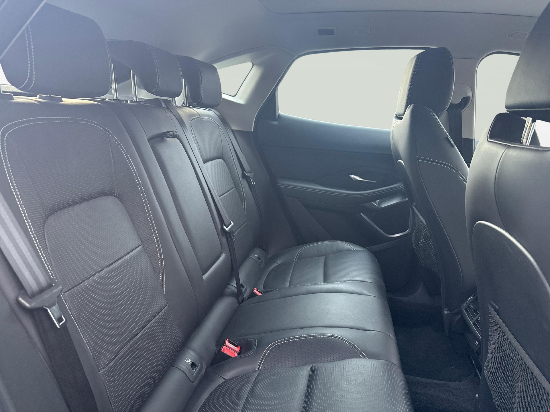 JAGUAR E-Pace 2.0 T 250 R-Dynamic HSE AWD-image-8