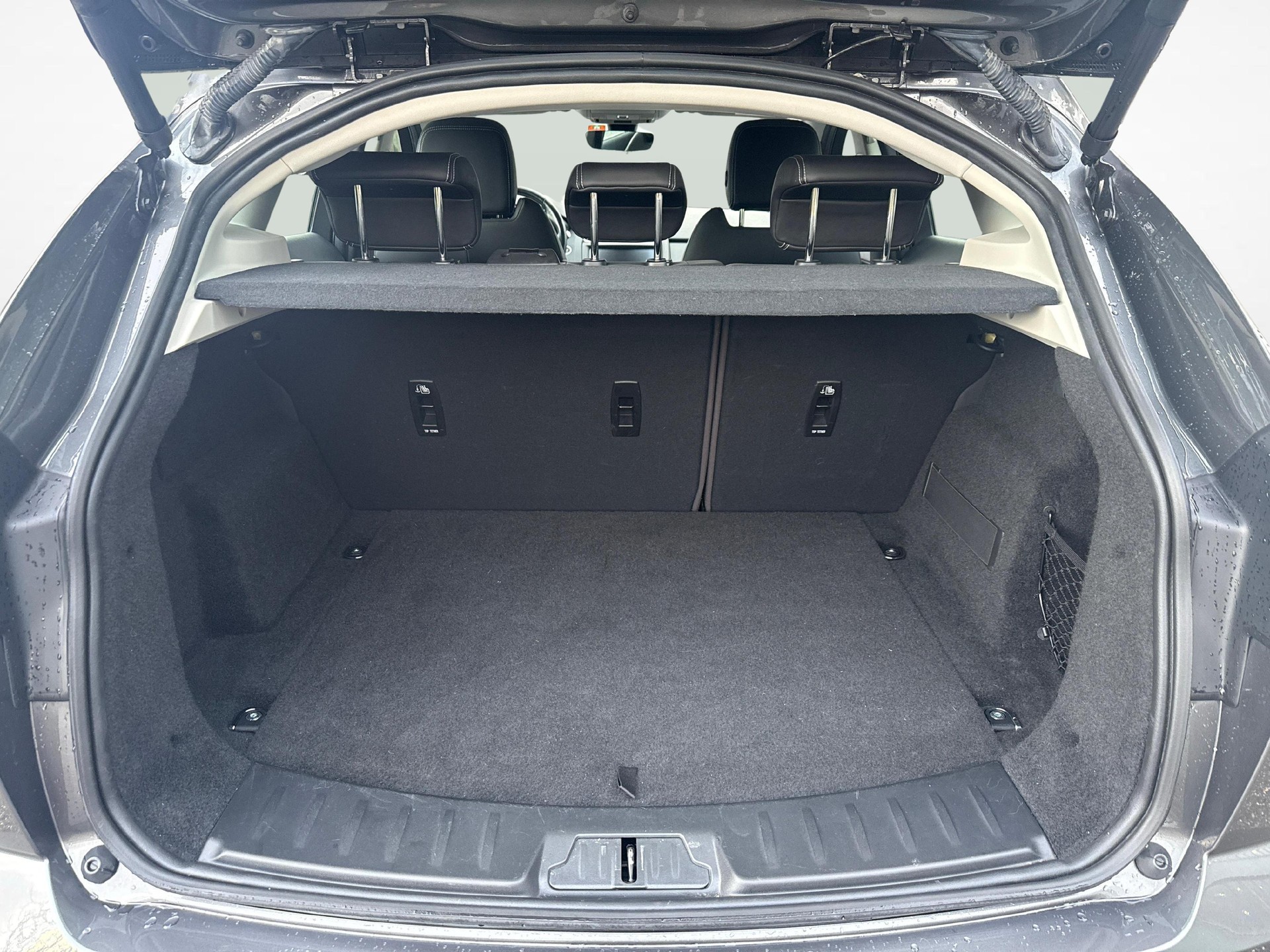 JAGUAR E-Pace 2.0 T 250 R-Dynamic HSE AWD-image-9