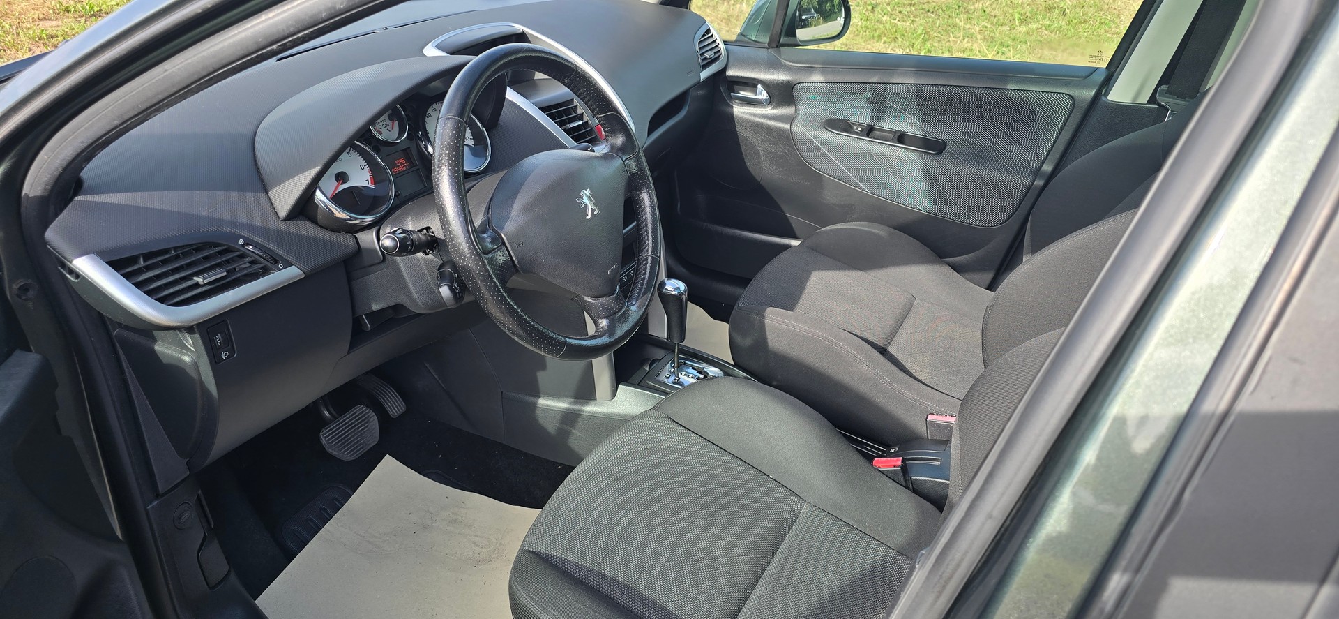 PEUGEOT 207 SW 1.6 16V Sport Automatic-image-8