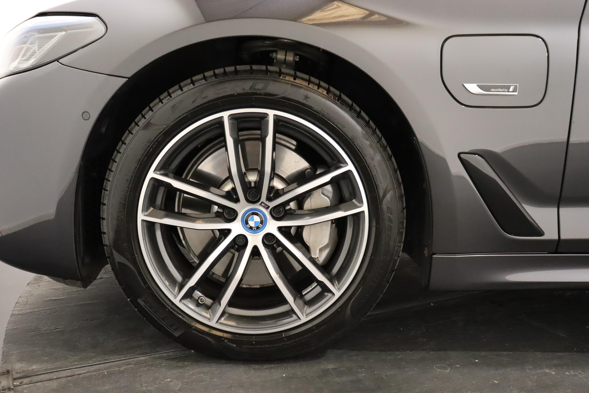 BMW 530e xDrive Touring-image-6