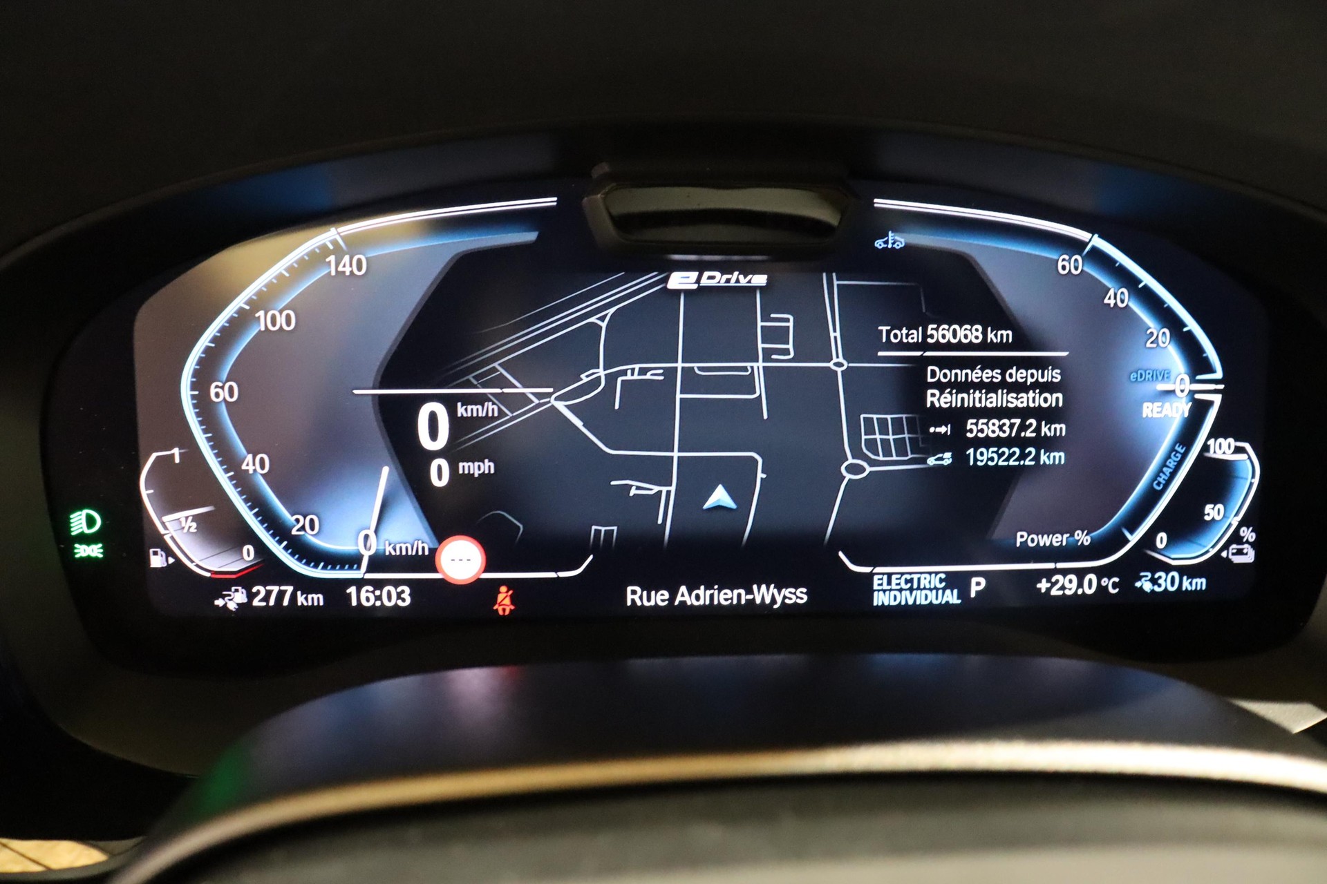 BMW 530e xDrive Touring-image-12
