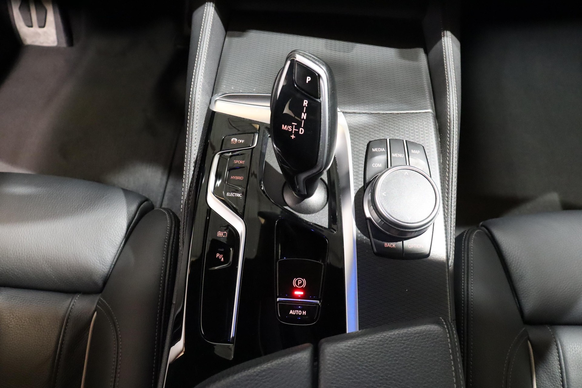 BMW 530e xDrive Touring-image-10