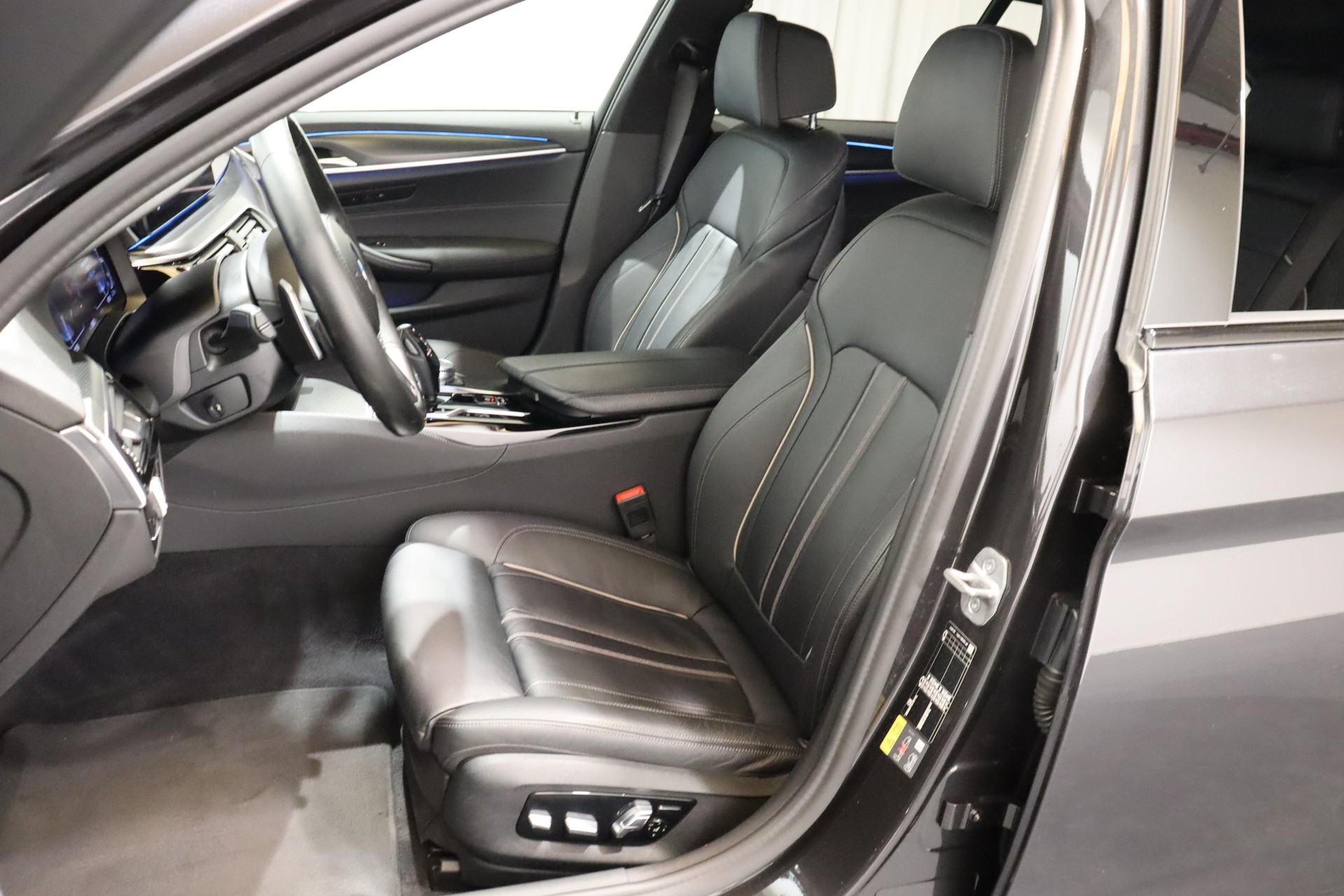 BMW 530e xDrive Touring-image-9
