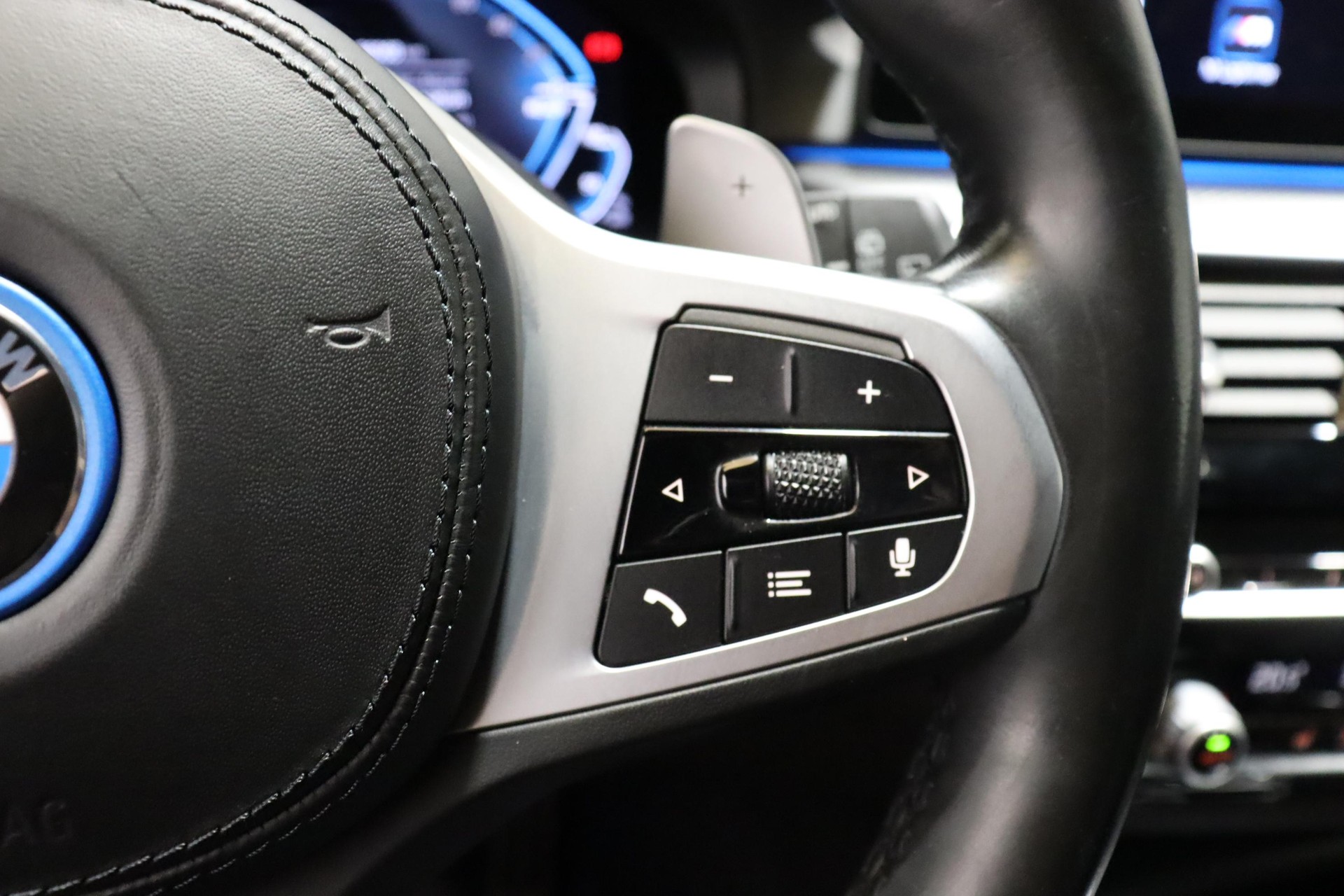 BMW 530e xDrive Touring-image-19