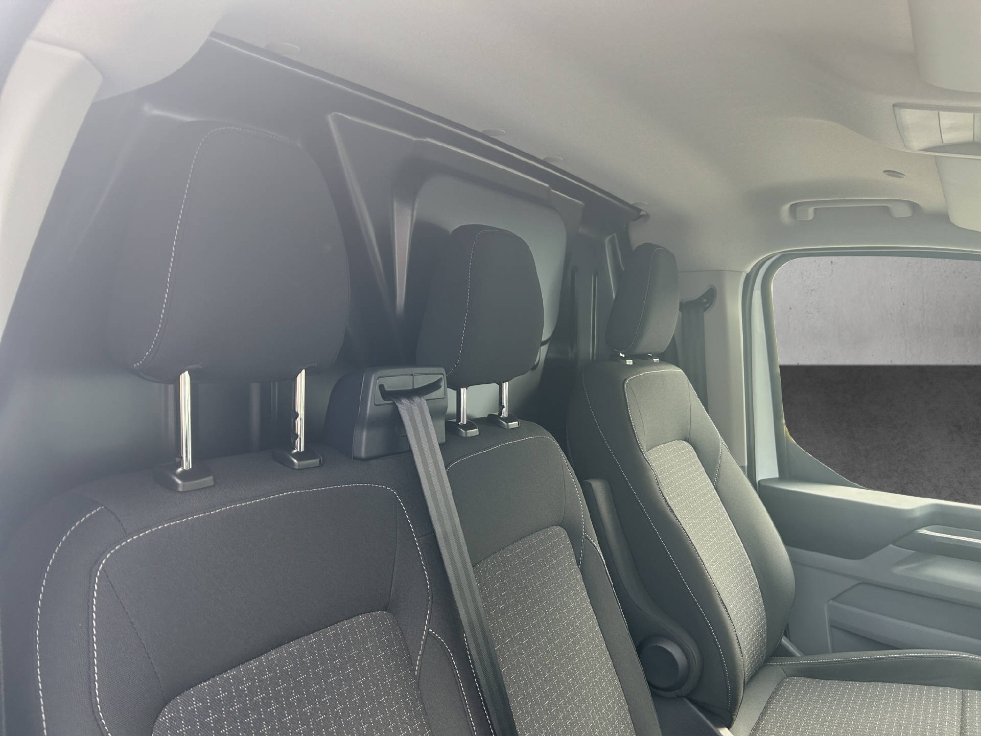 FORD Transit Custom Van 320 L1 2.5 Duratec 233 Trend PHEV-image-26