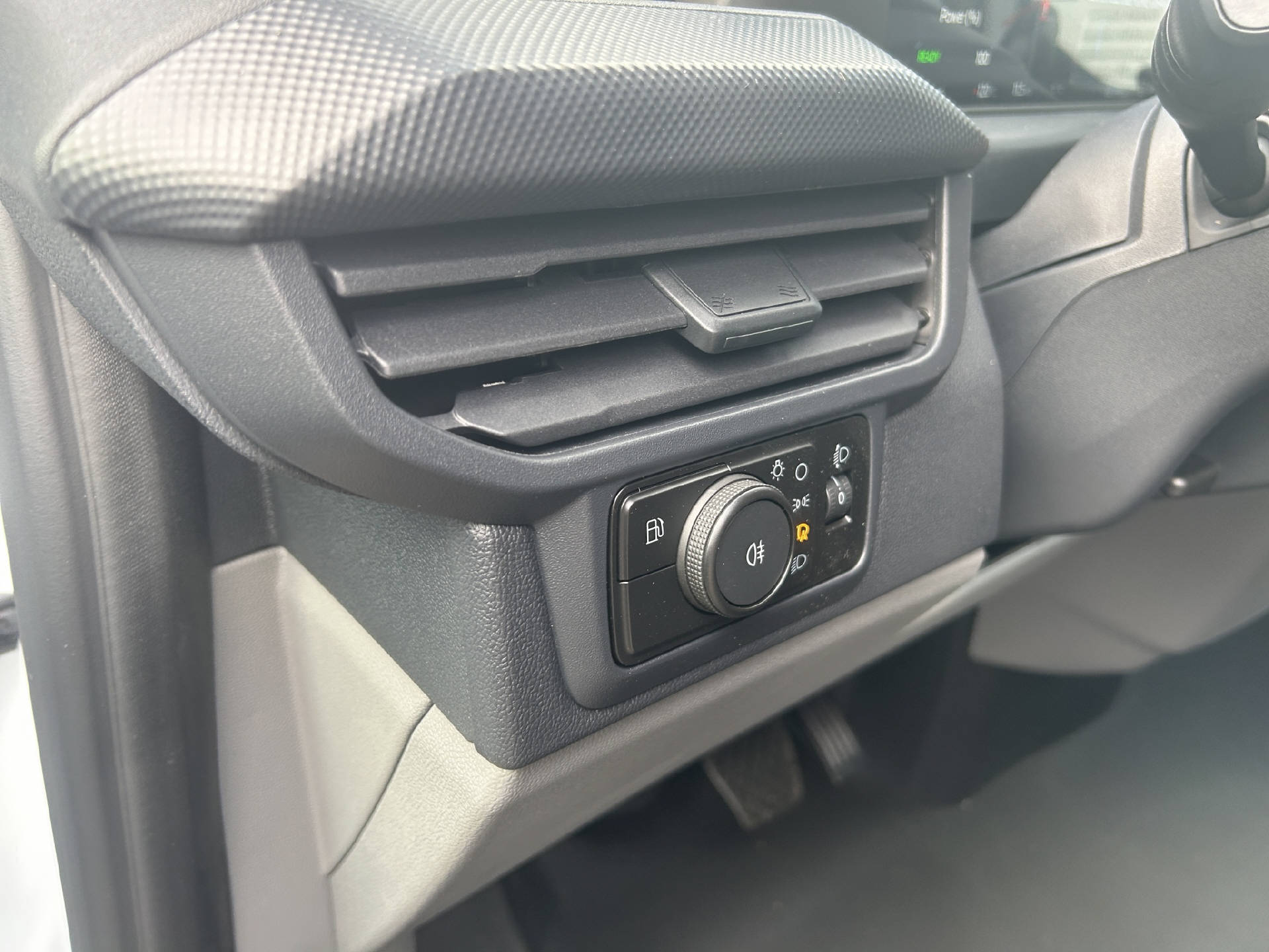 FORD Transit Custom Van 320 L1 2.5 Duratec 233 Trend PHEV-image-29