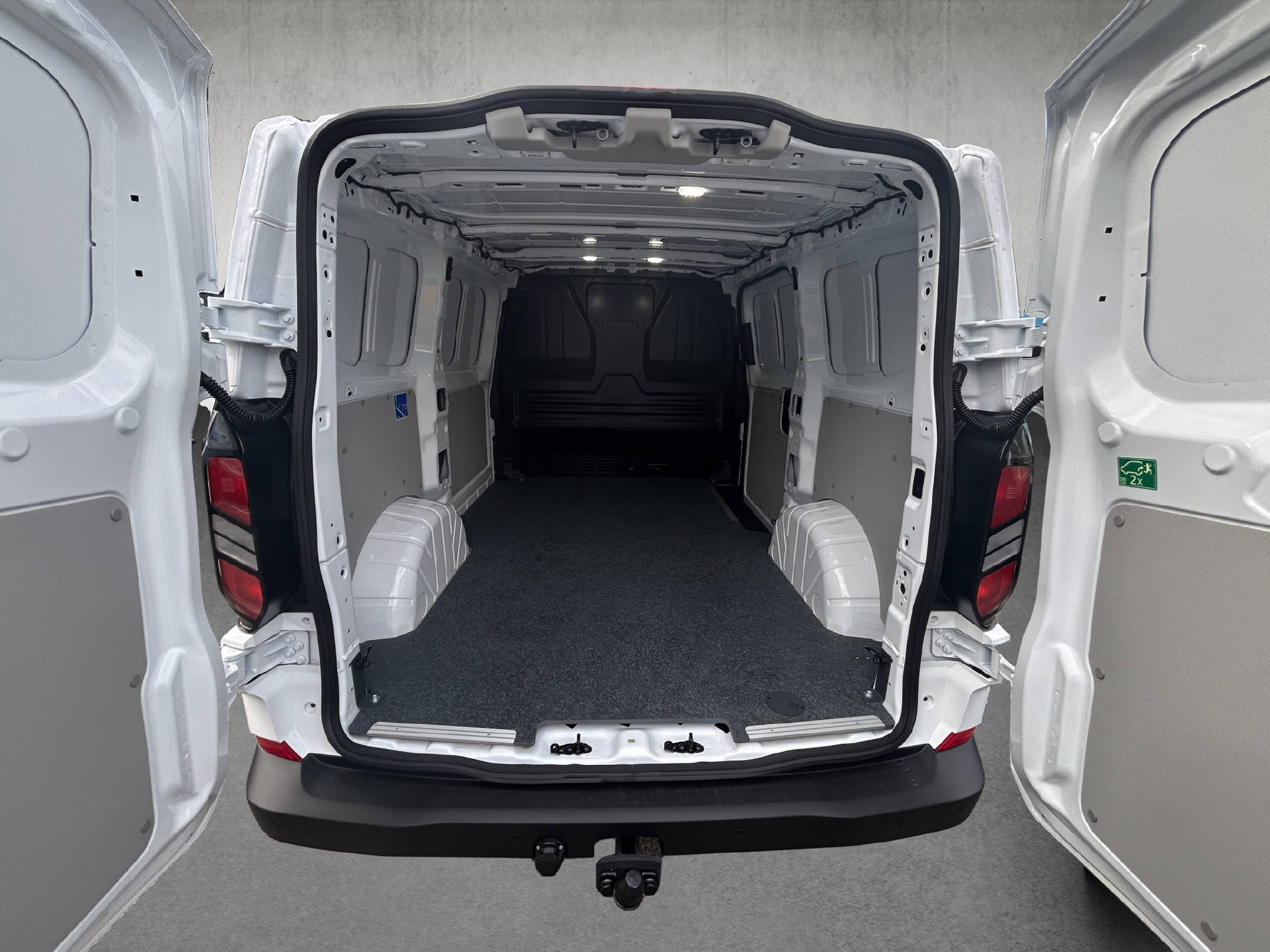 FORD Transit Custom Van 320 L1 2.5 Duratec 233 Trend PHEV-image-20