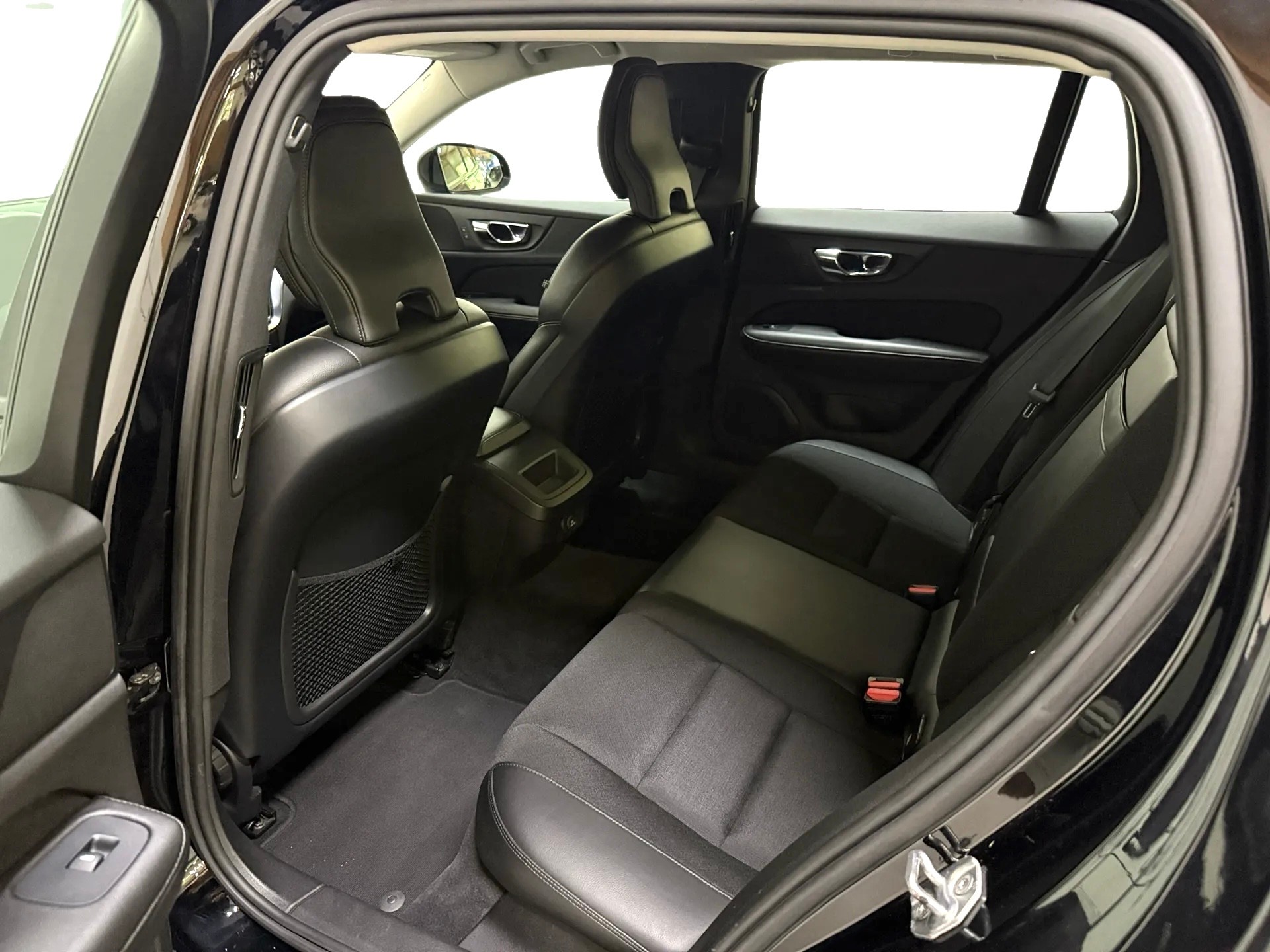 VOLVO V60 D3 Momentum Geartronic-image-10