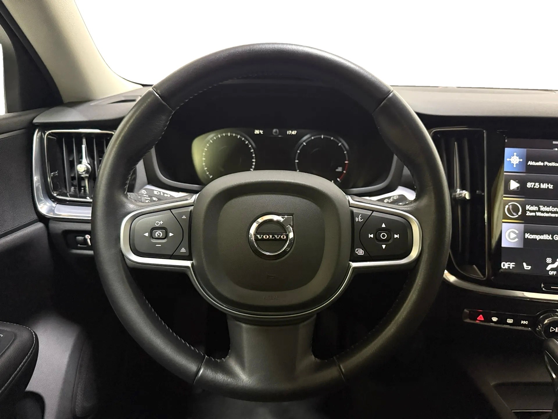 VOLVO V60 D3 Momentum Geartronic-image-16