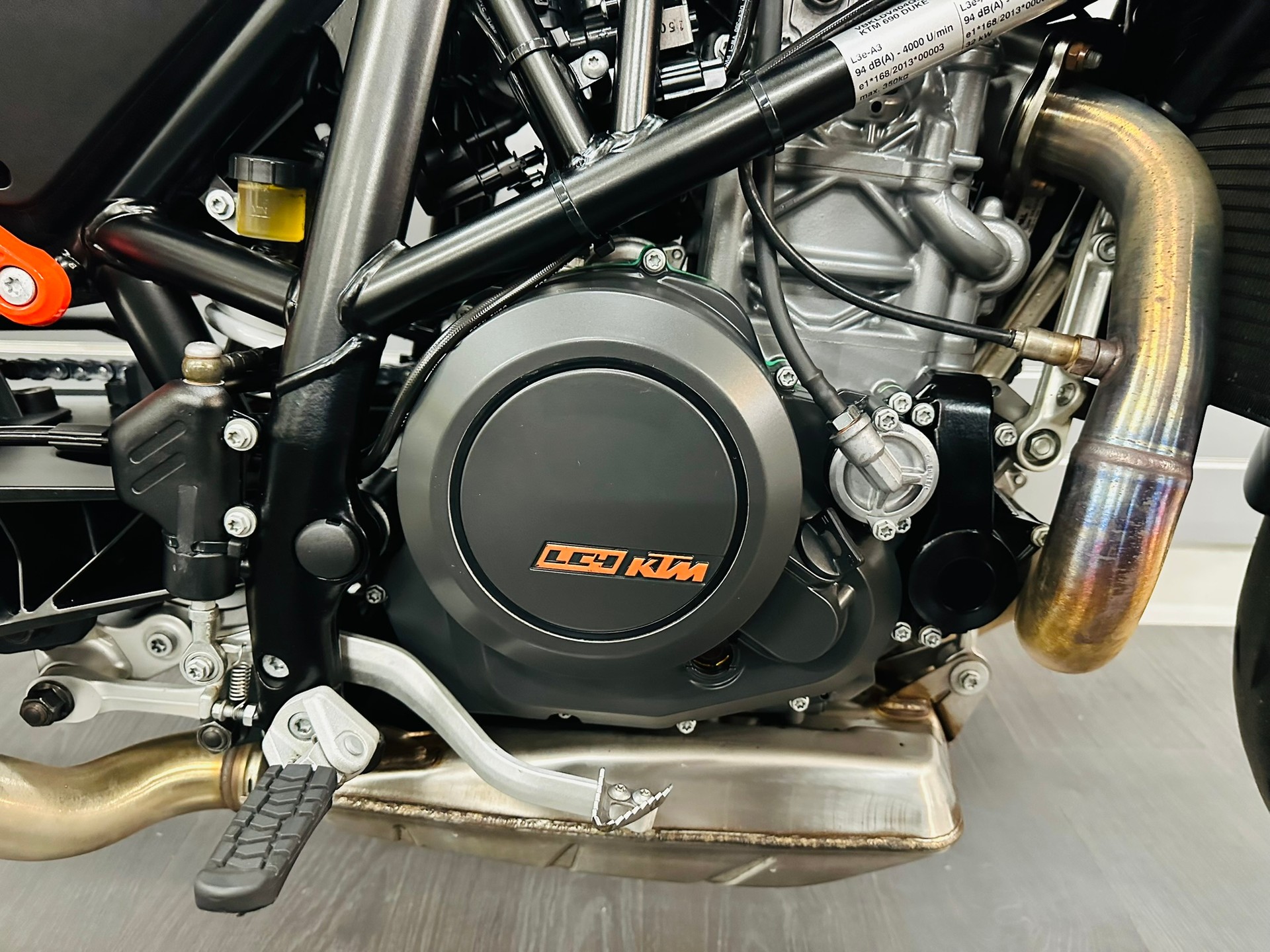 KTM 690 Duke ABS-showroom-element-3