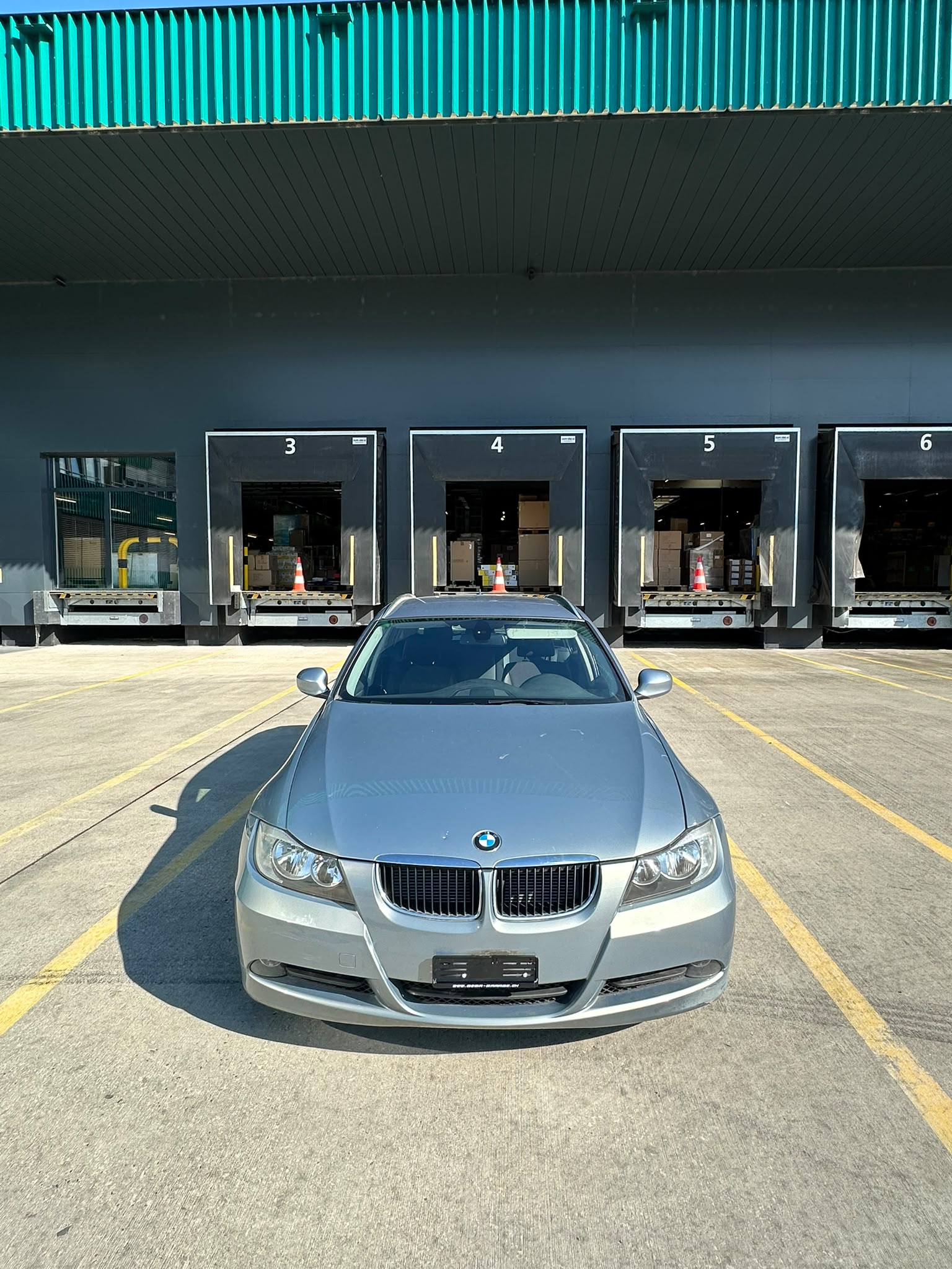 BMW 320i Touring Steptronic-image-0