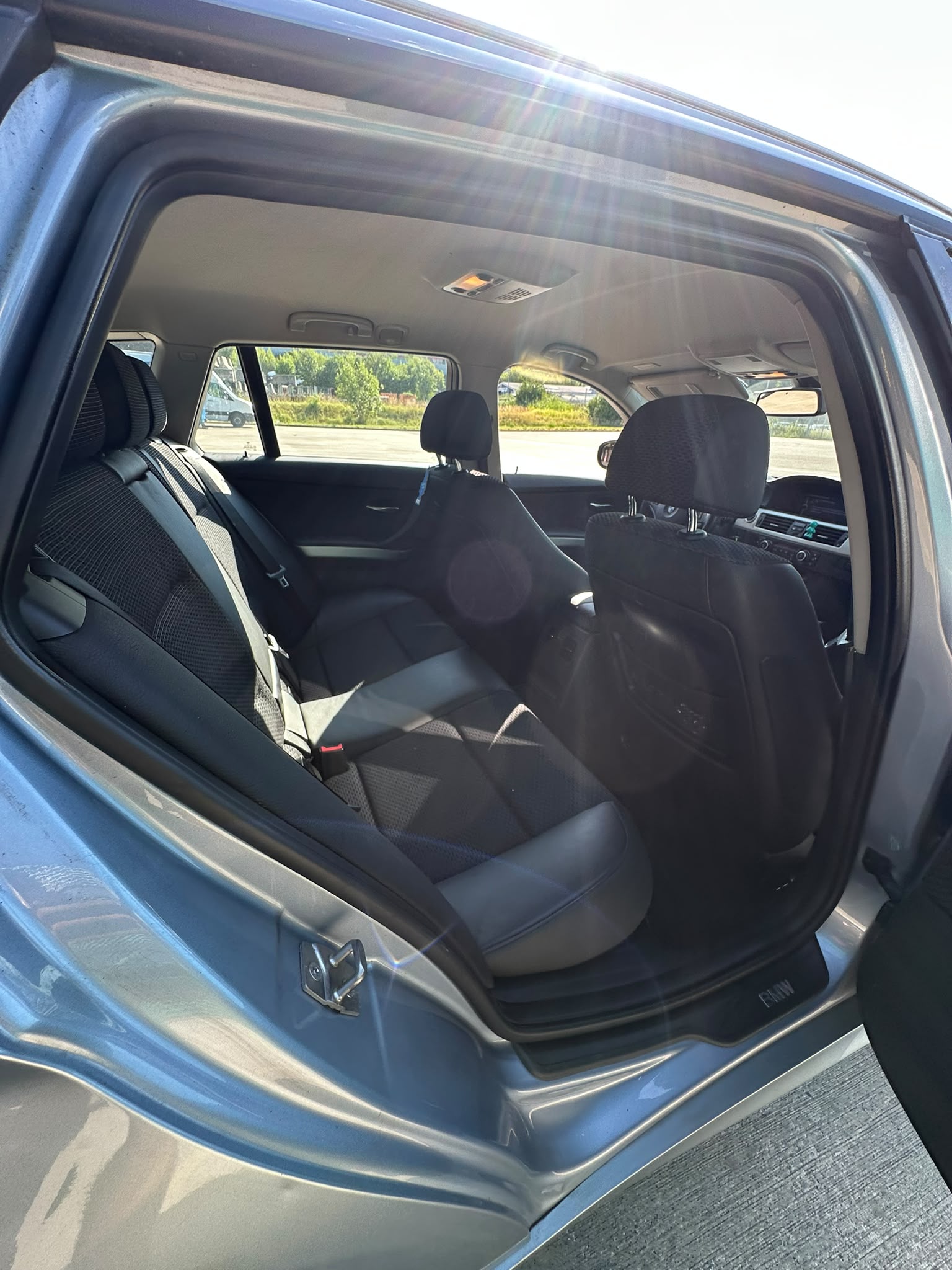 BMW 320i Touring Steptronic-image-4