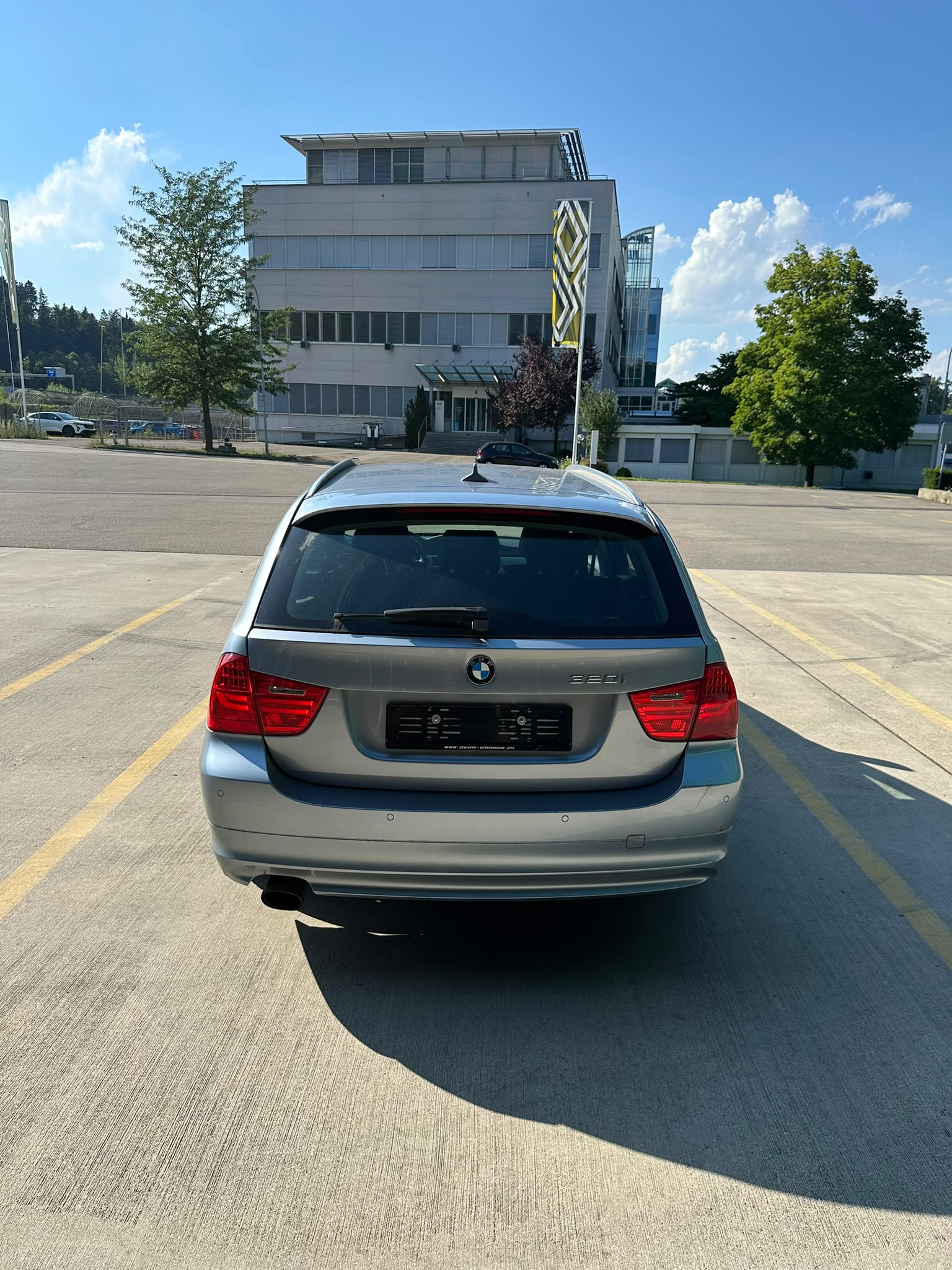 BMW 320i Touring Steptronic-image-3