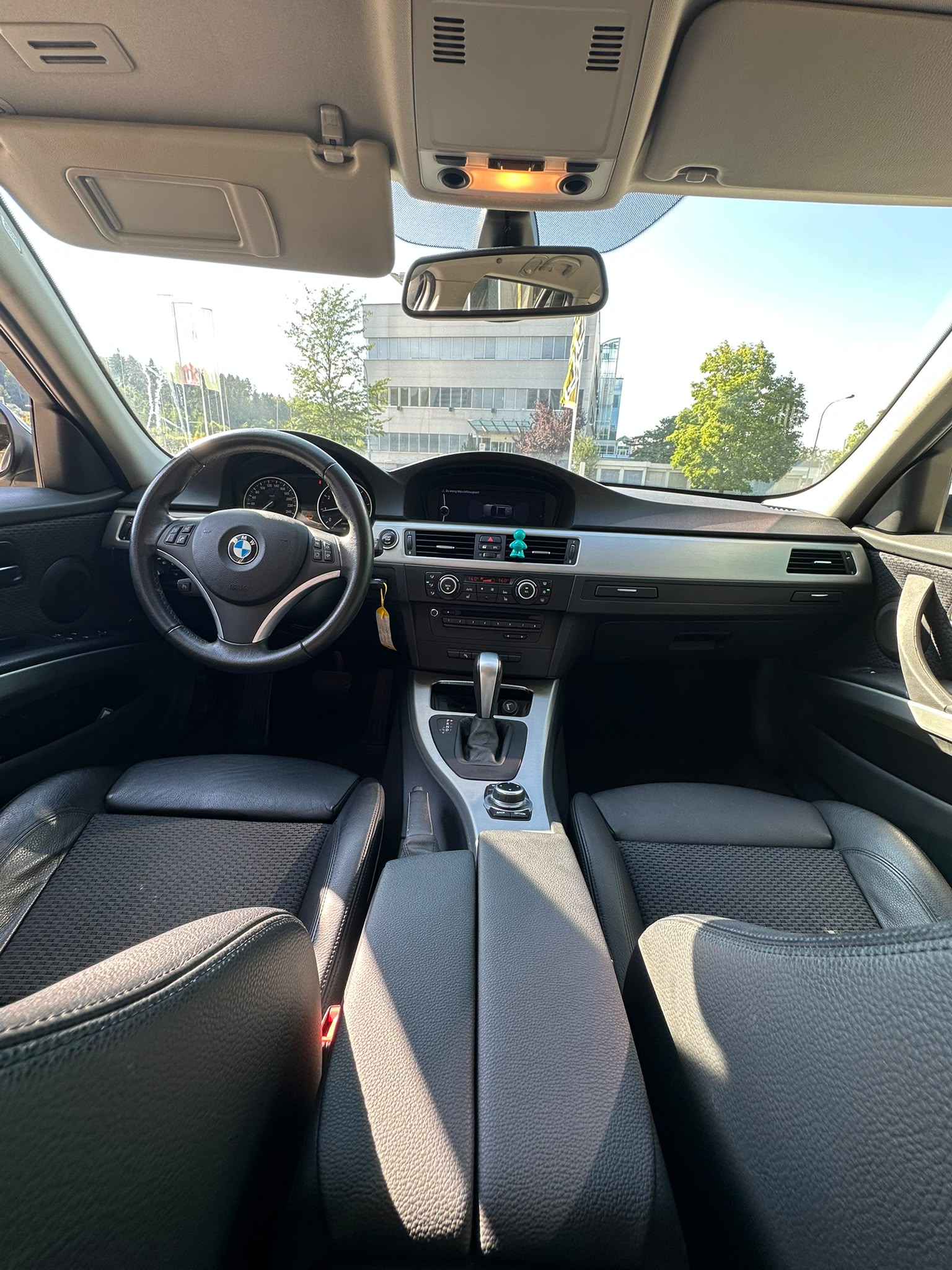 BMW 320i Touring Steptronic-image-5