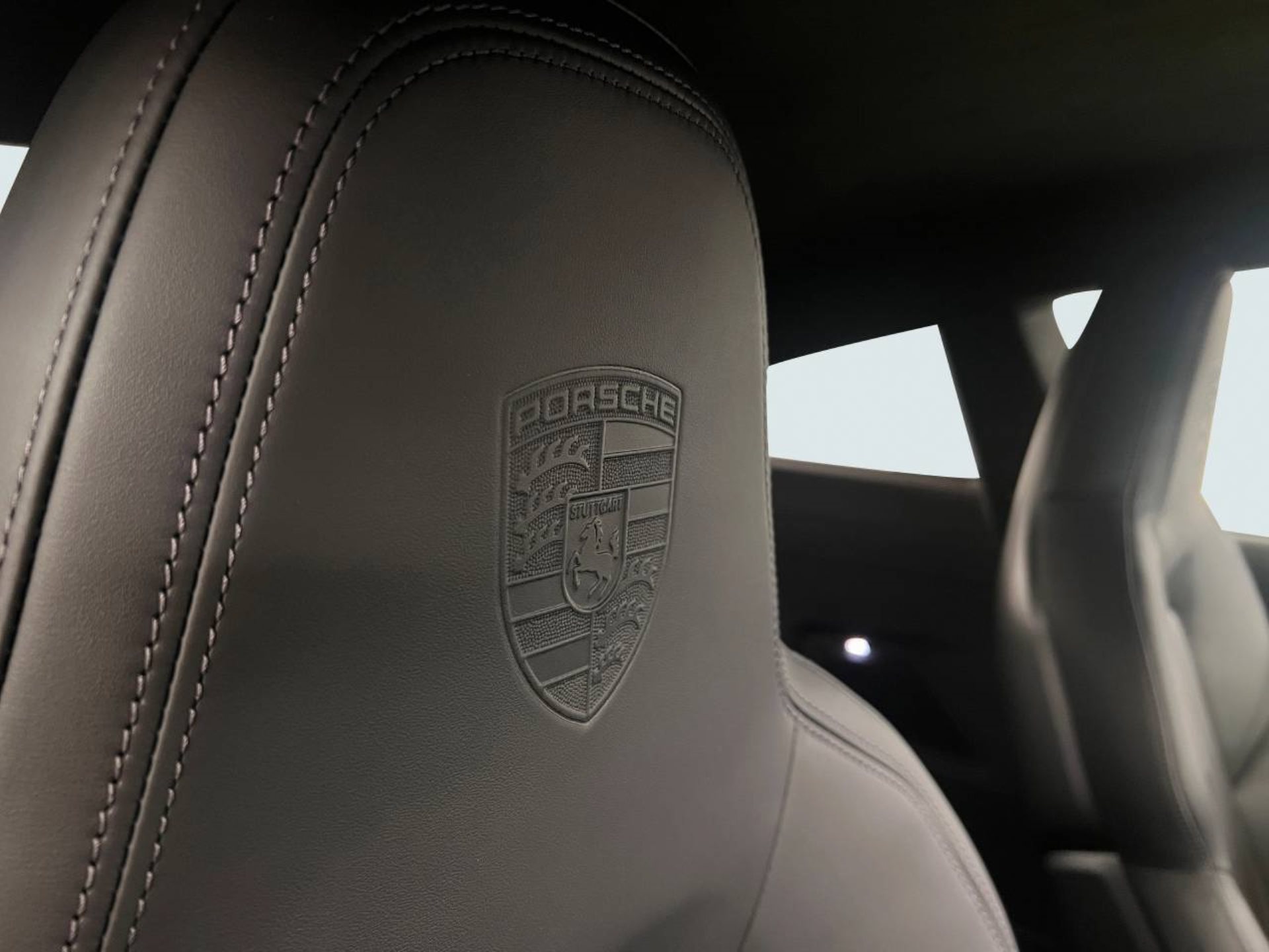 PORSCHE 911 GT3 mit Touring-Paket-image-20