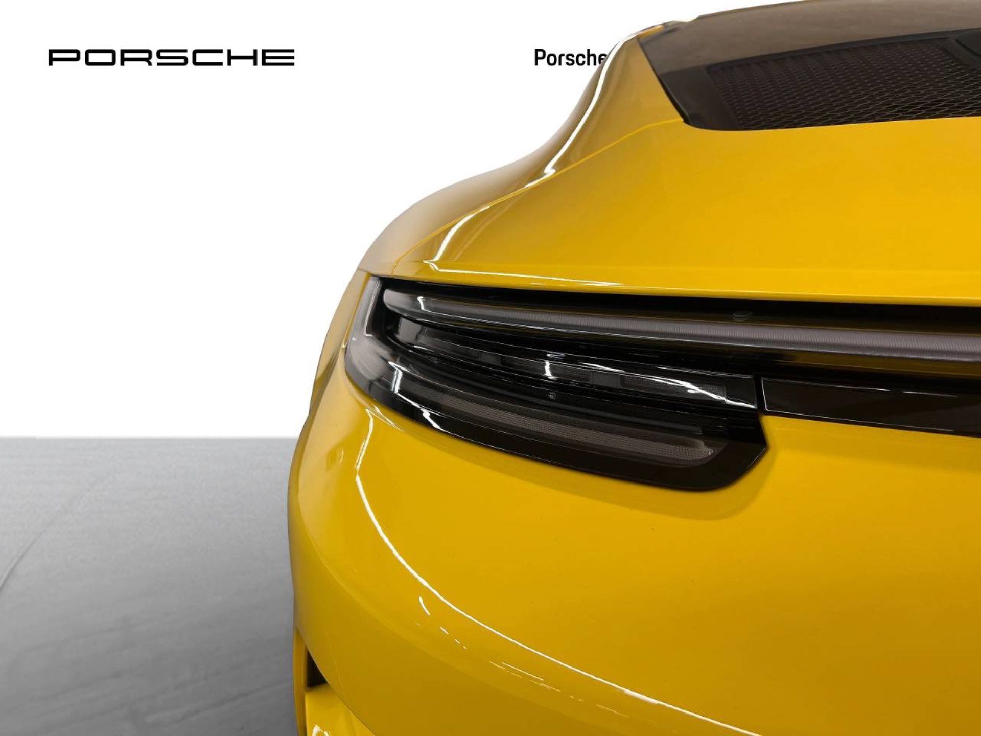 PORSCHE 911 GT3 mit Touring-Paket-image-12