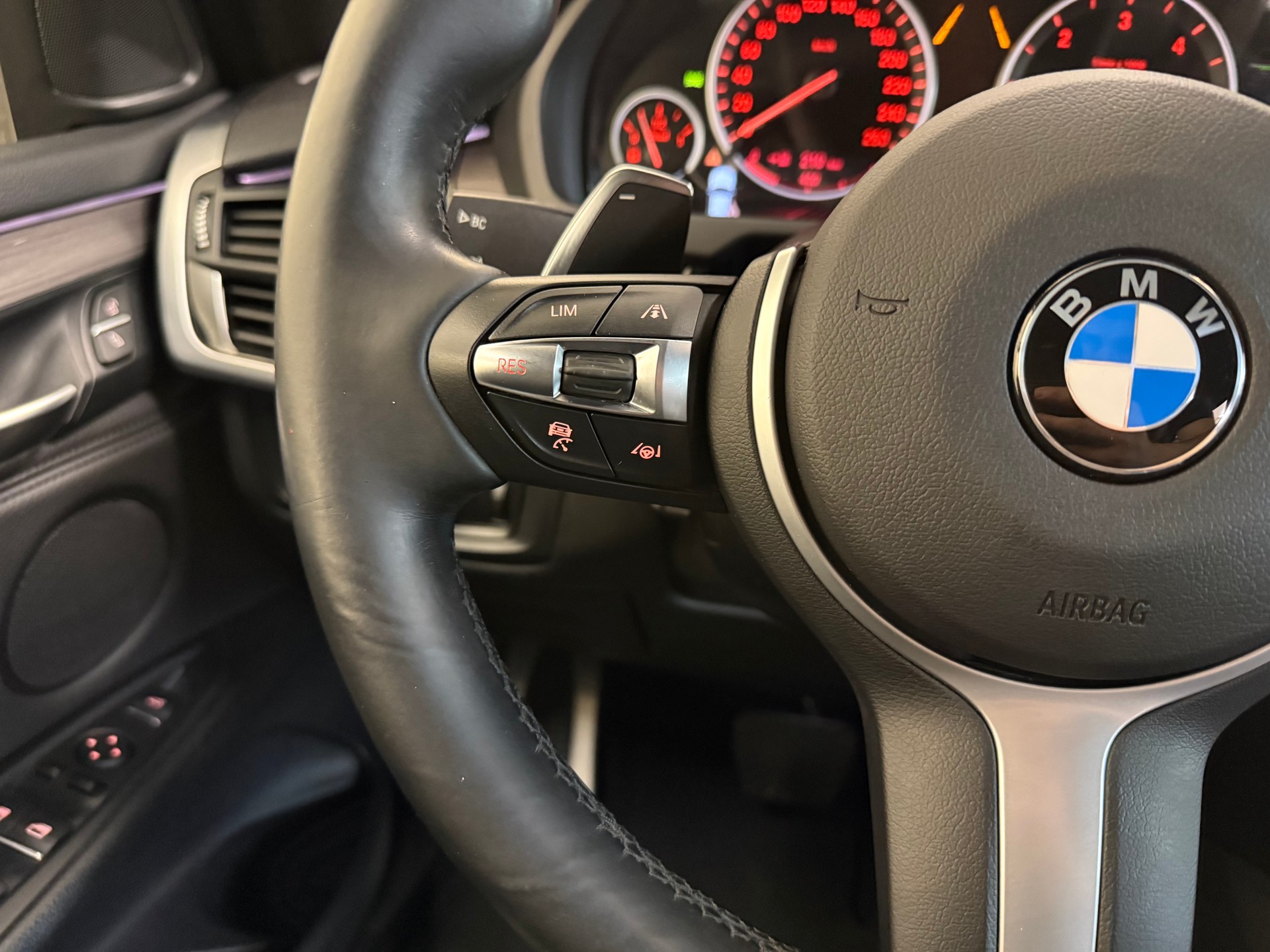 BMW X5 xDrive 30d Steptronic M-Sportpaket-image-16
