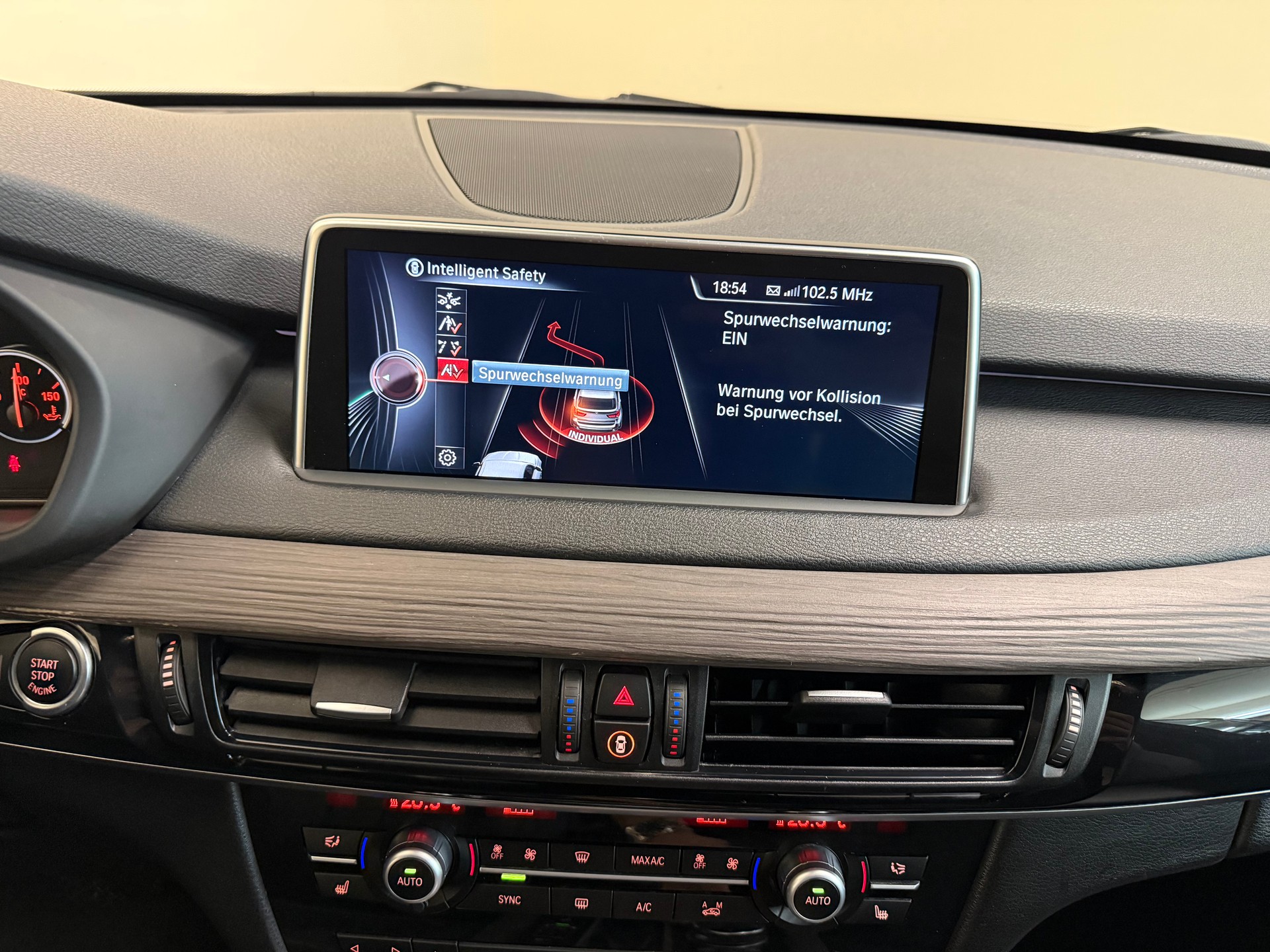 BMW X5 xDrive 30d Steptronic M-Sportpaket-image-22