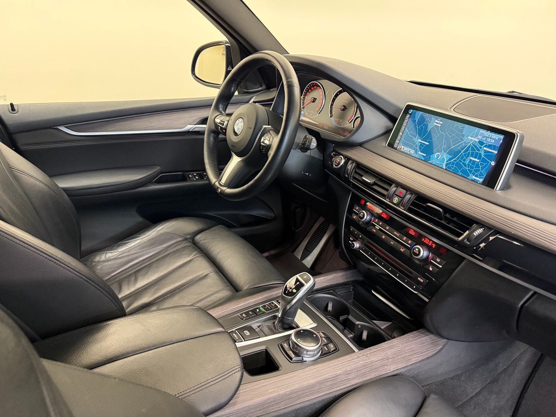 BMW X5 xDrive 30d Steptronic M-Sportpaket-image-28