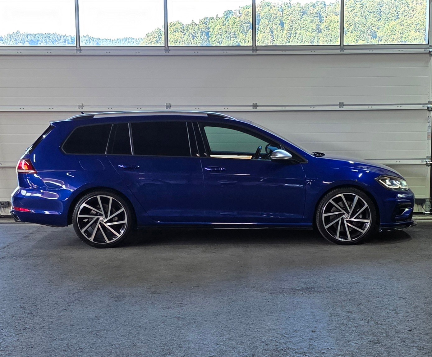 VW Golf Variant 2.0 TSI R 4Motion DSG-image-5