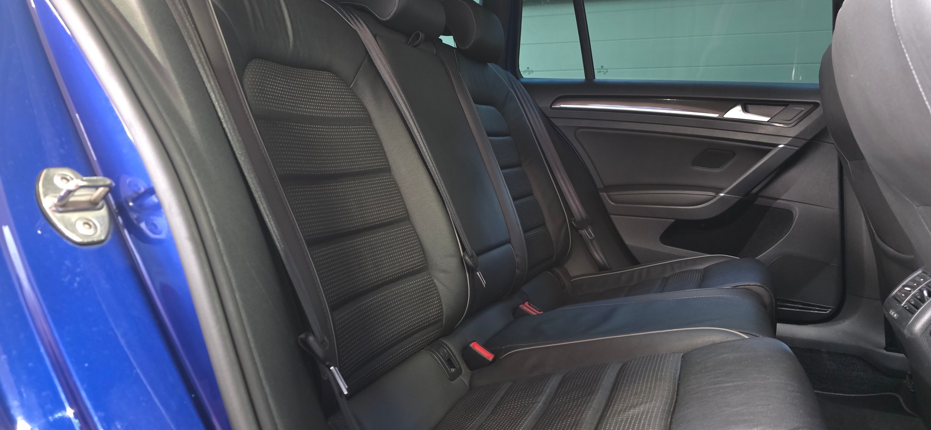 VW Golf Variant 2.0 TSI R 4Motion DSG-image-30