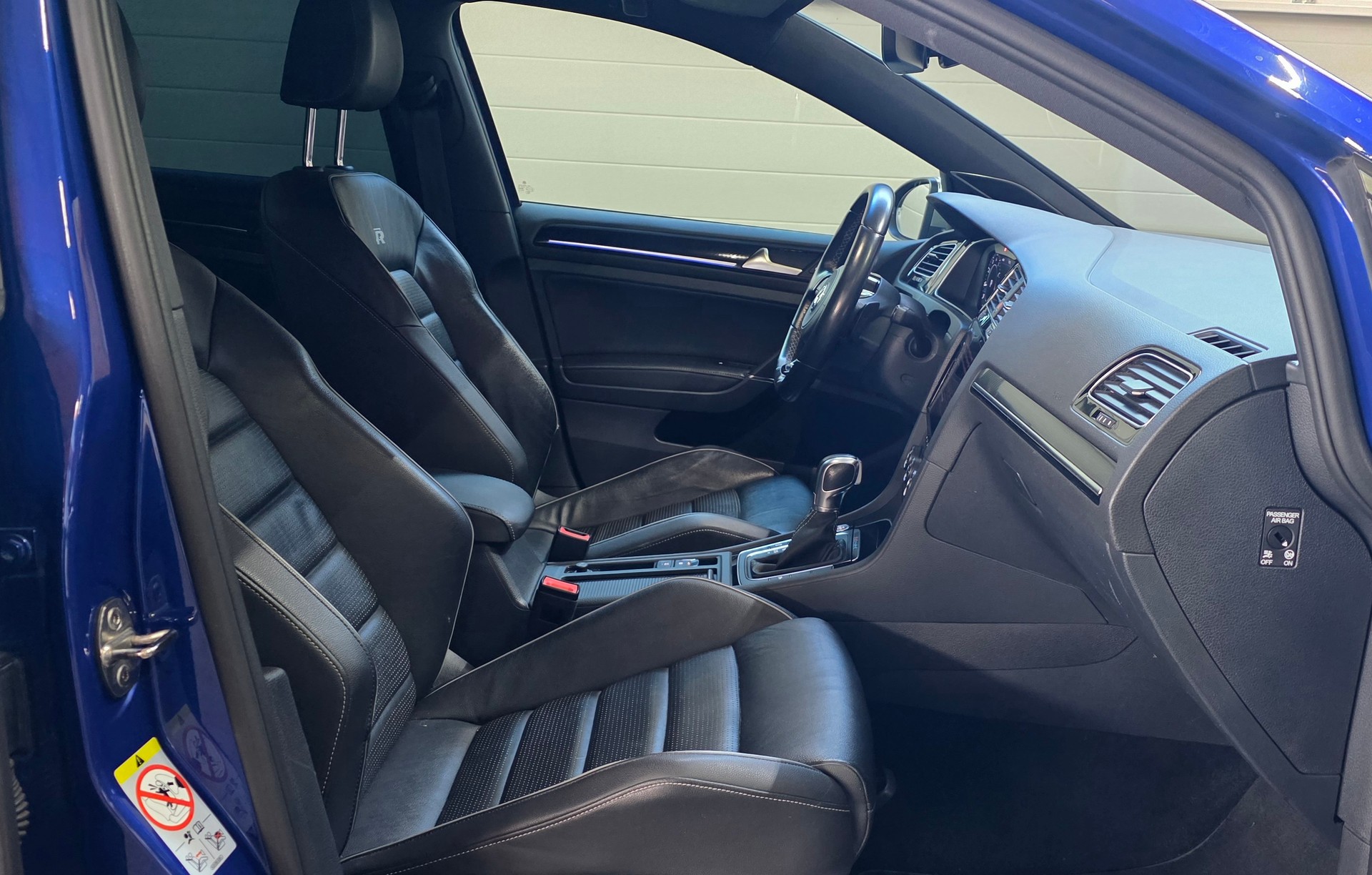 VW Golf Variant 2.0 TSI R 4Motion DSG-image-28